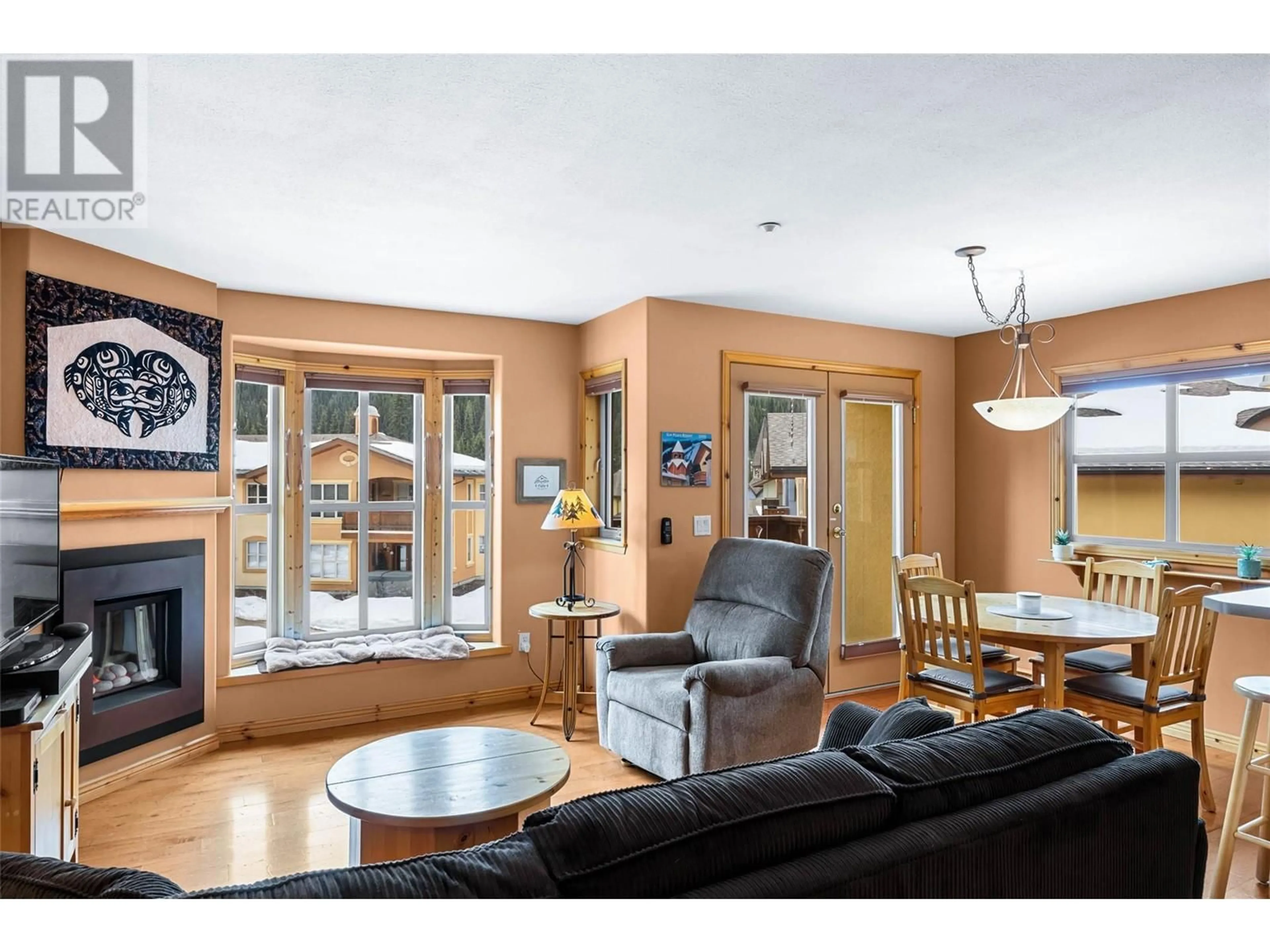 Living room with furniture, wood/laminate floor for 20 - 6005 VALLEY DRIVE, Sun Peaks British Columbia V0E5N0