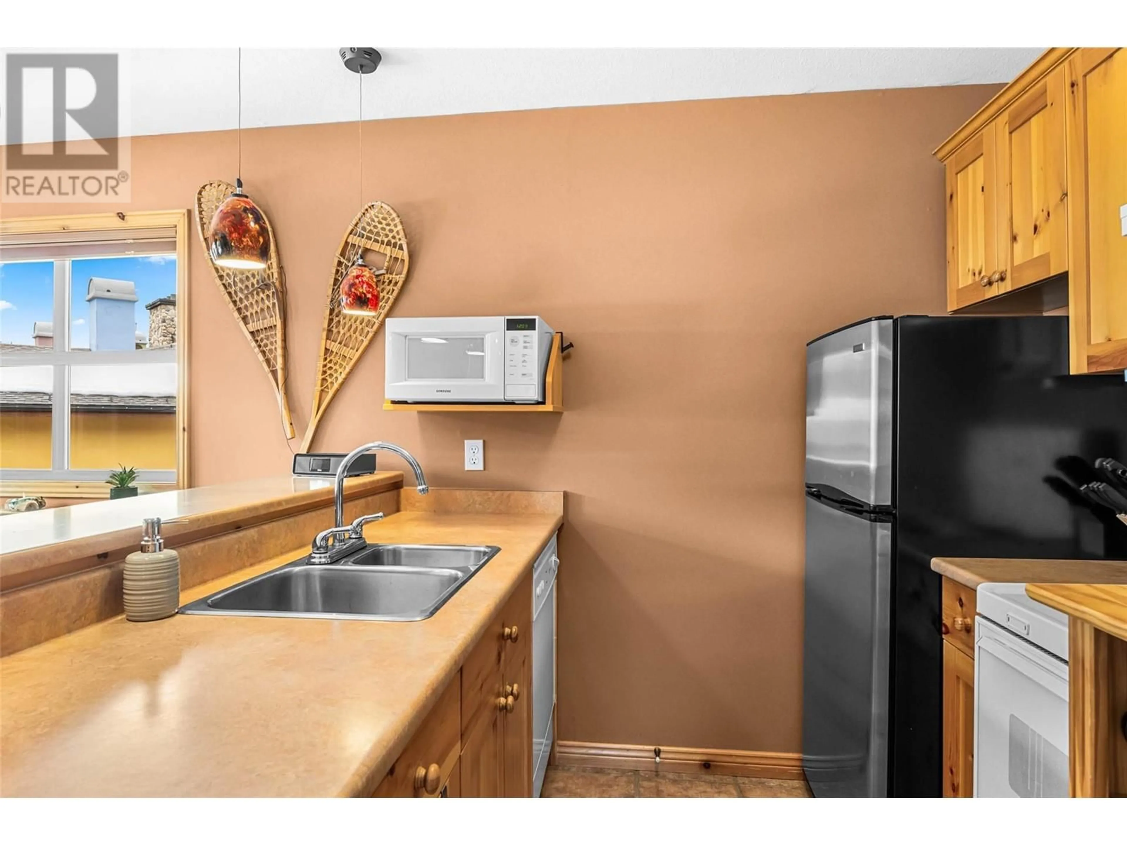 Standard kitchen, unknown for 20 - 6005 VALLEY DRIVE, Sun Peaks British Columbia V0E5N0