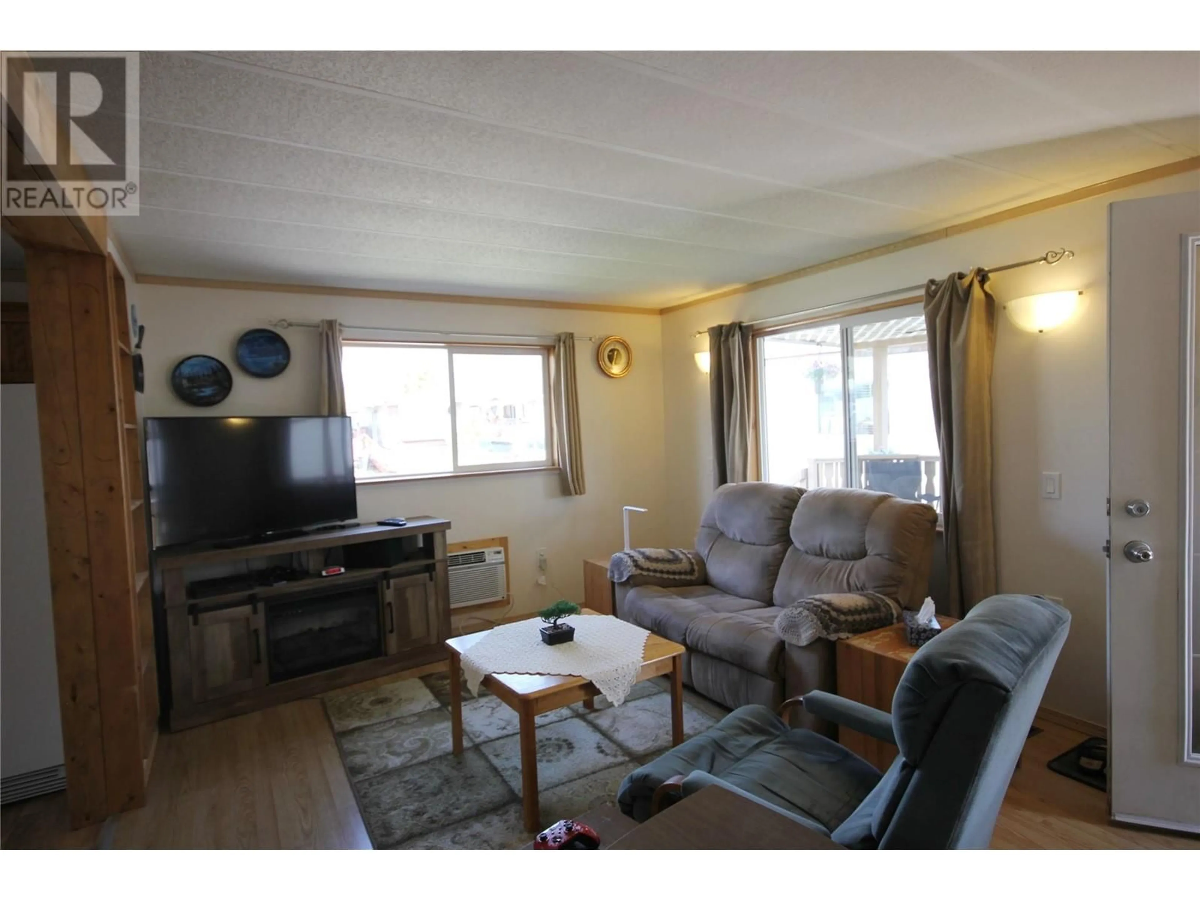 Living room with furniture, unknown for 73 - 3999 SKAHA LAKE ROAD, Penticton British Columbia V2A6J7