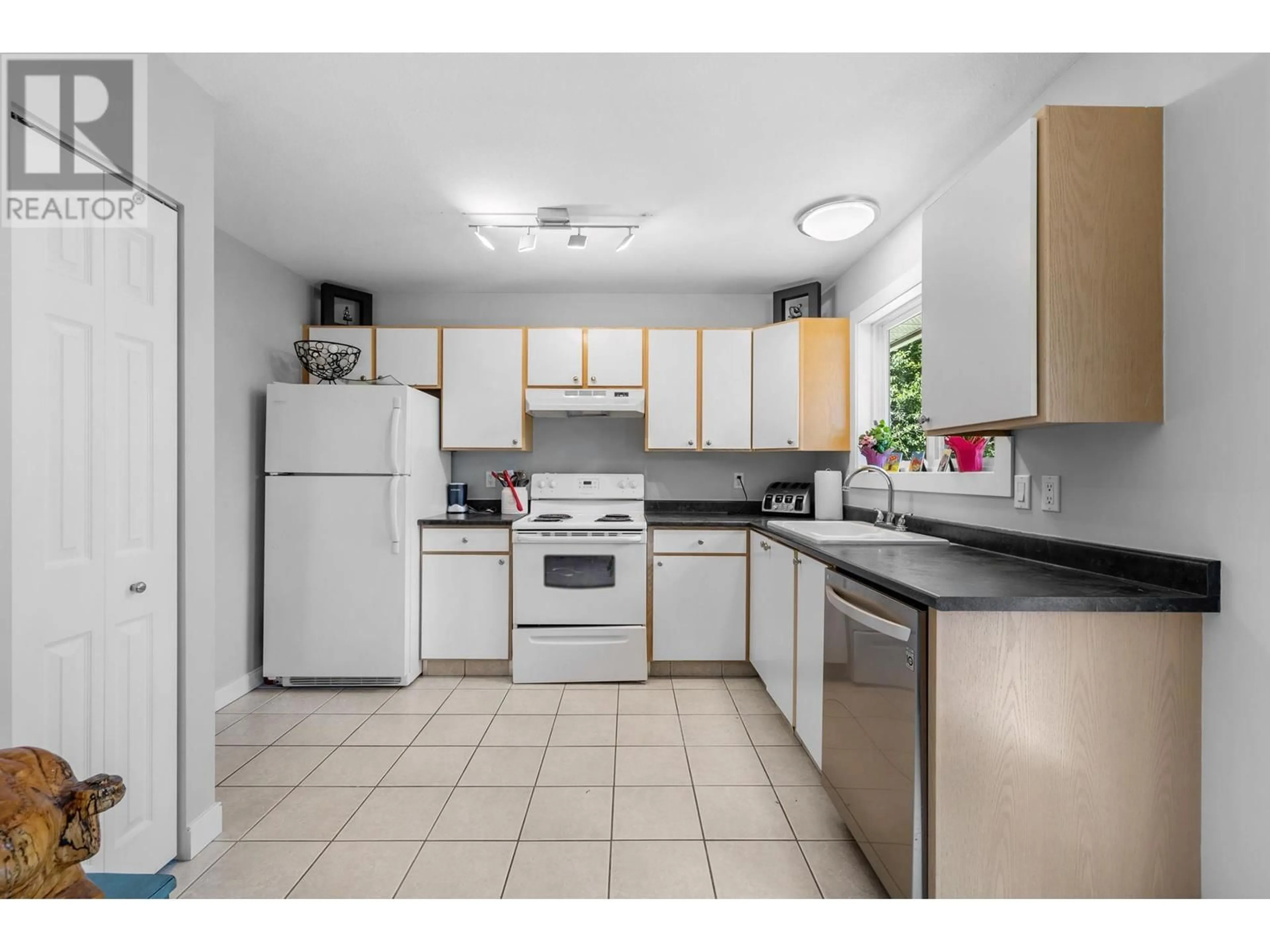 Standard kitchen, unknown for 2723 RIFFINGTON PLACE, West Kelowna British Columbia V1Z3L1