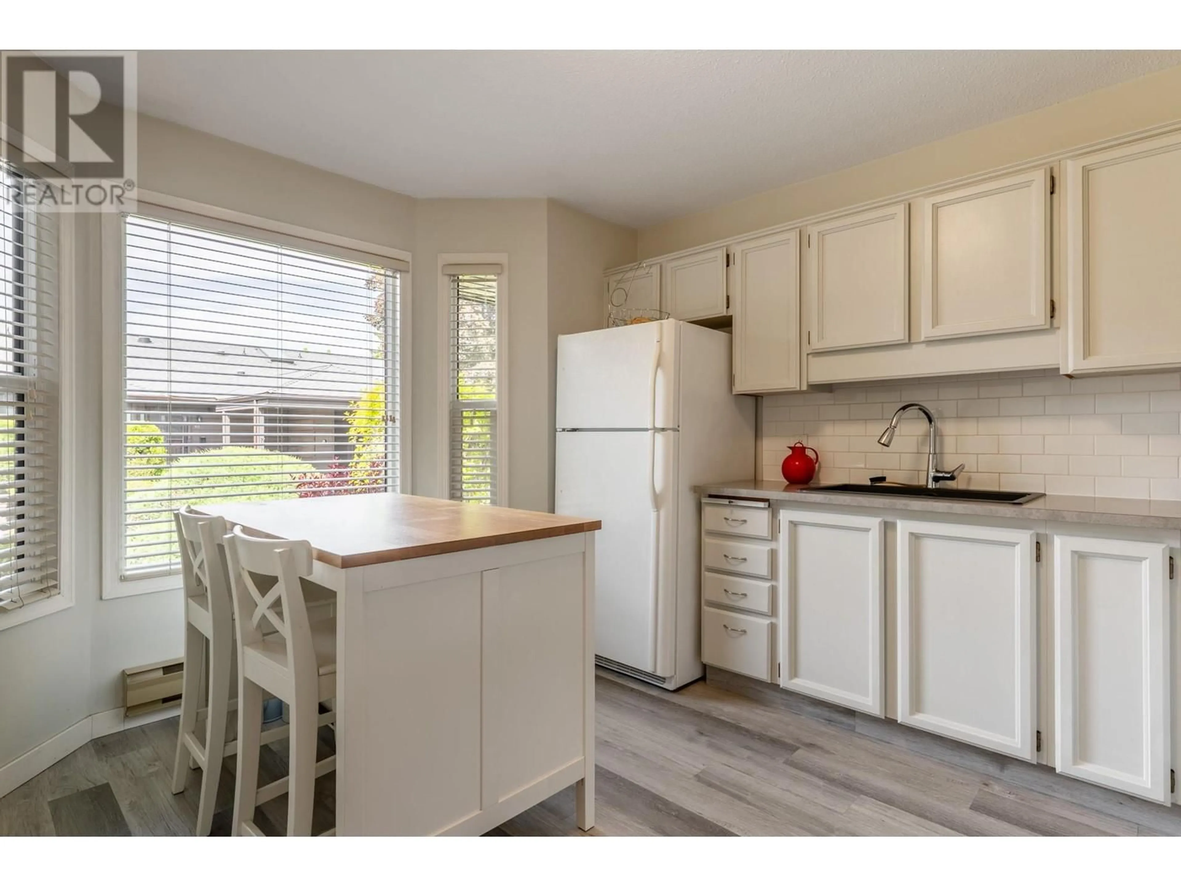 Standard kitchen, wood/laminate floor for 127 - 1995 BURTCH ROAD, Kelowna British Columbia V1Y4B4