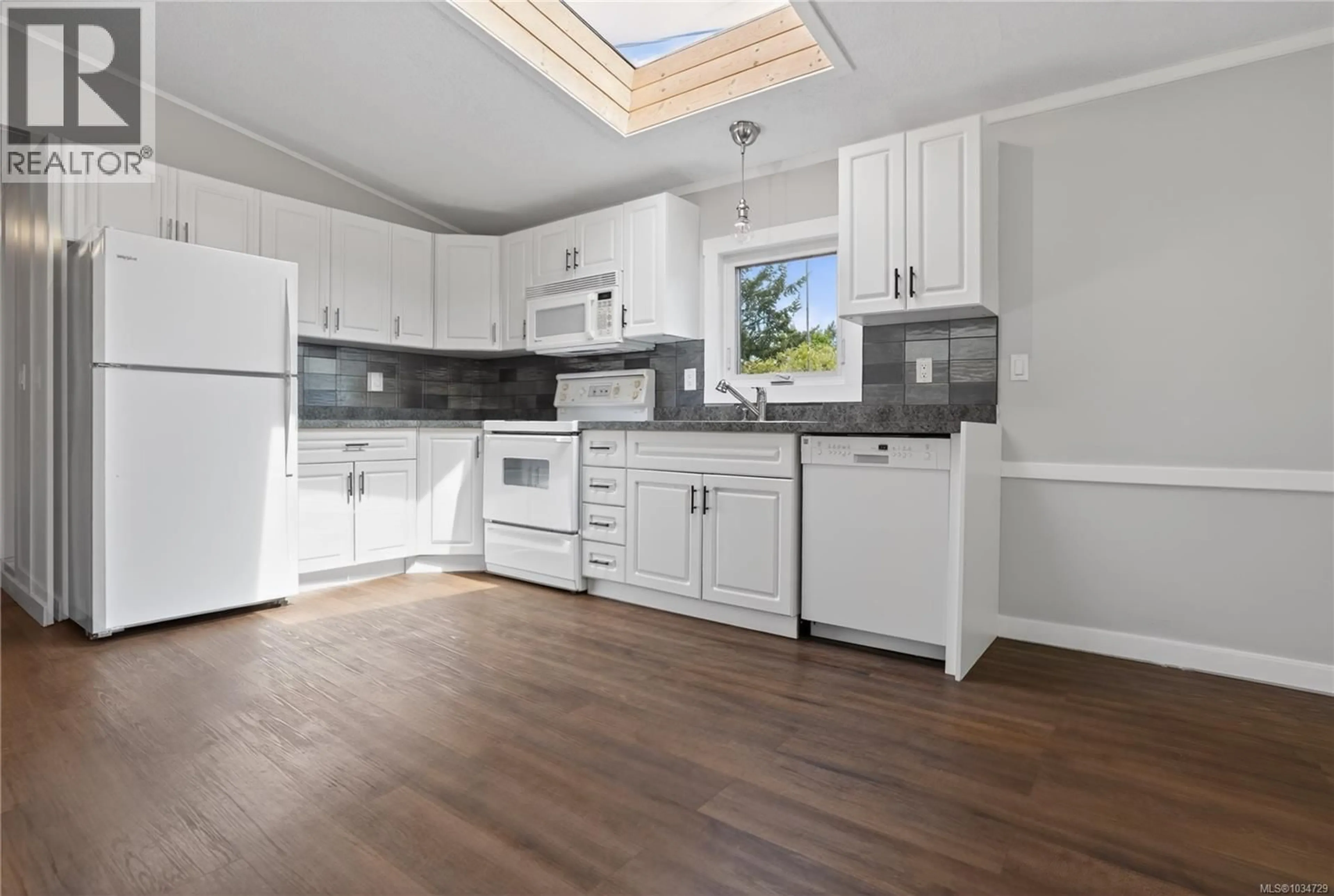 Open concept kitchen, unknown for 1330 BIRCHWOOD ROAD, Ladysmith British Columbia V9G1R5
