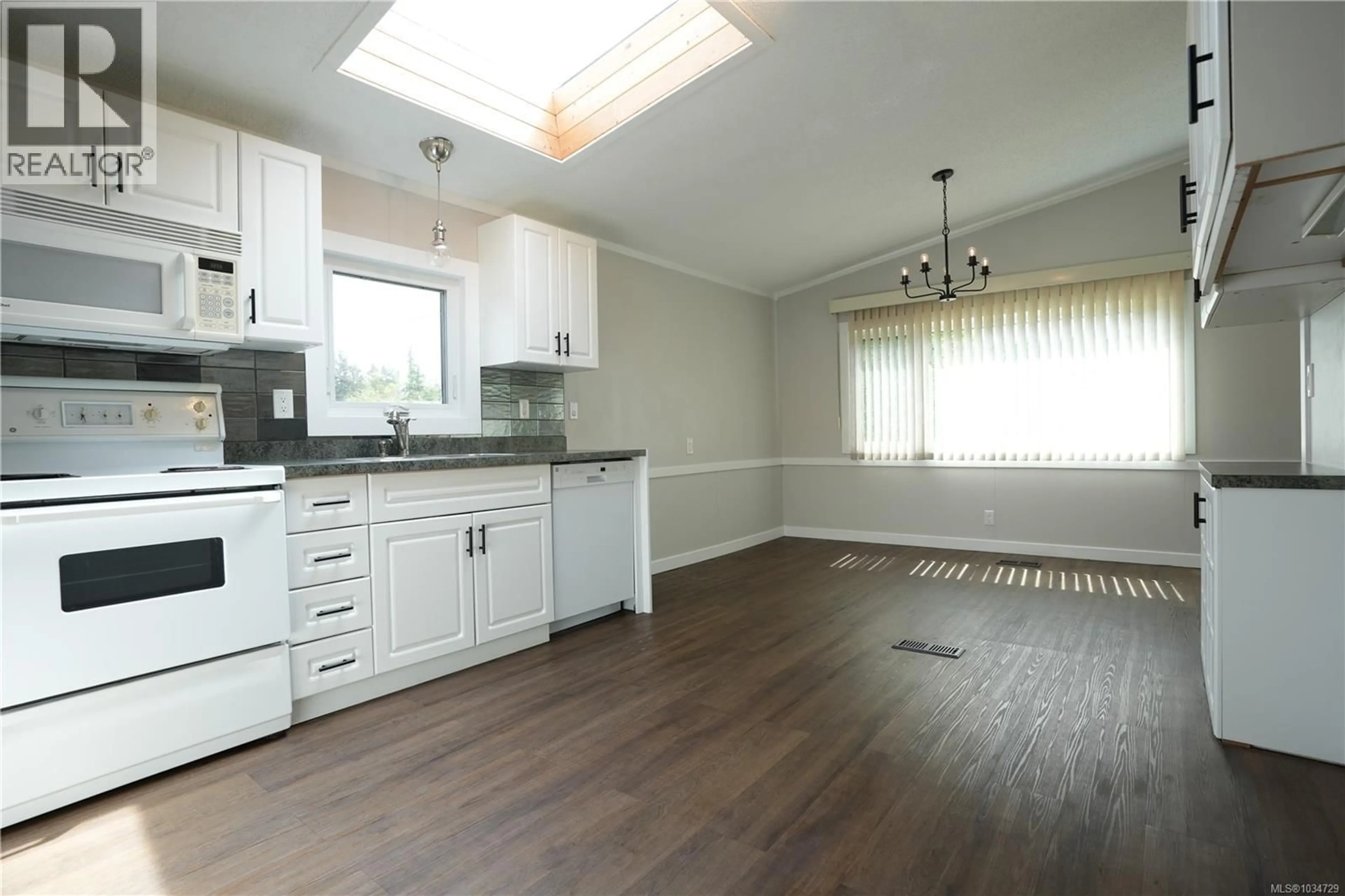 Open concept kitchen, wood/laminate floor for 1330 BIRCHWOOD ROAD, Ladysmith British Columbia V9G1R5