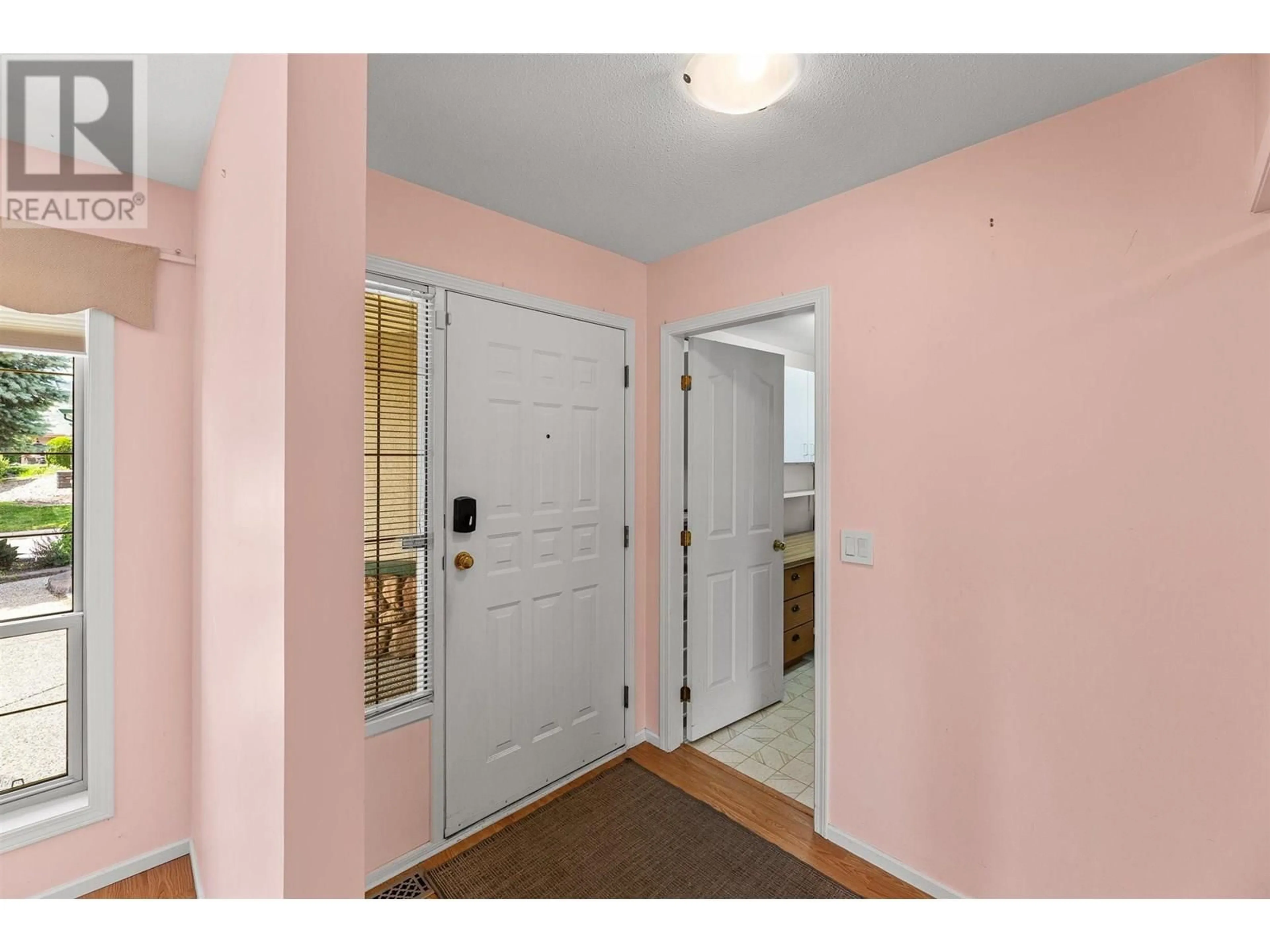 Indoor entryway for 452 - 2330 BUTT ROAD, Westbank British Columbia V4T2E9