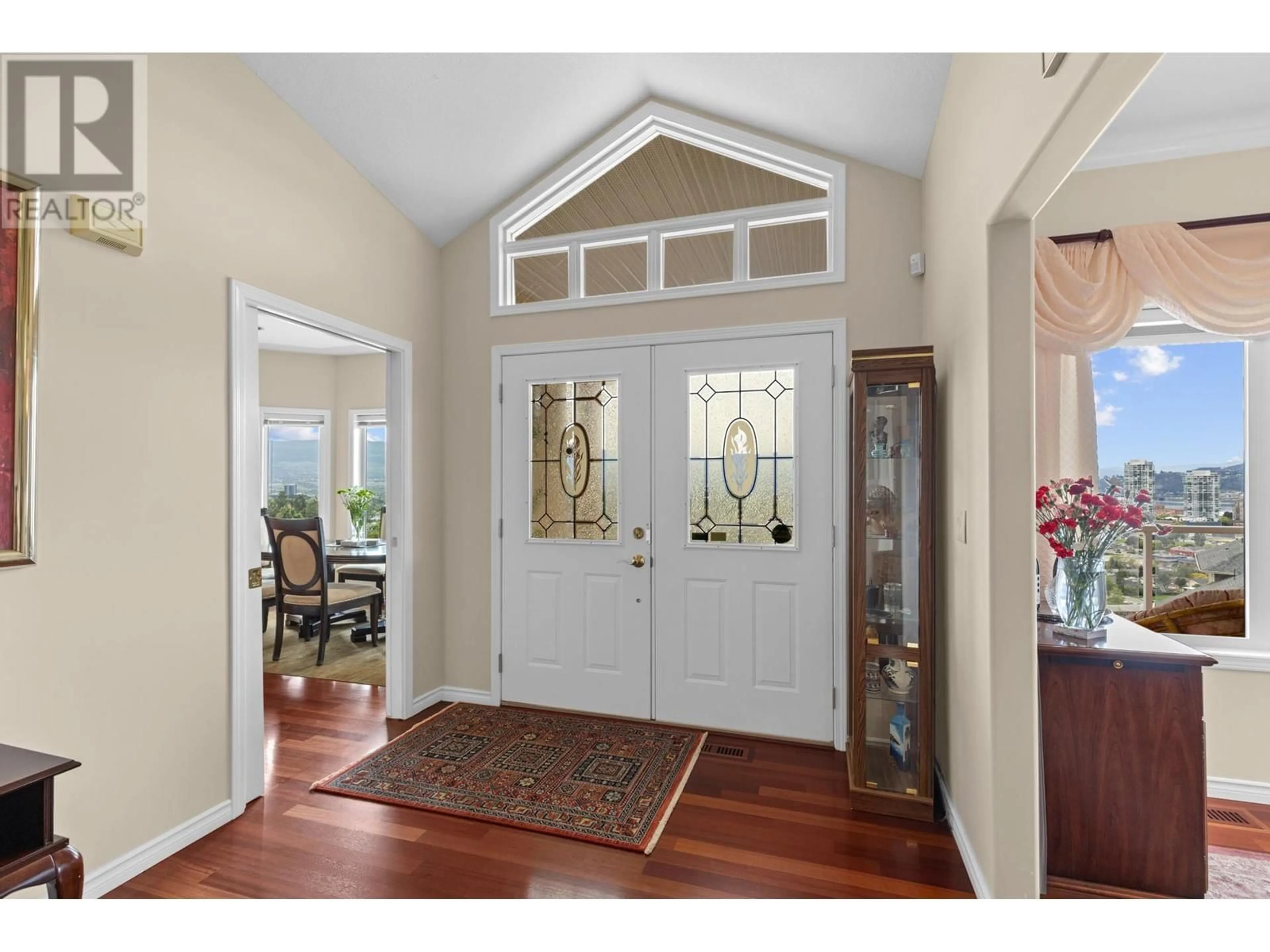 Indoor entryway for 705 ROYAL PINE DRIVE, Kelowna British Columbia V1Y9G2