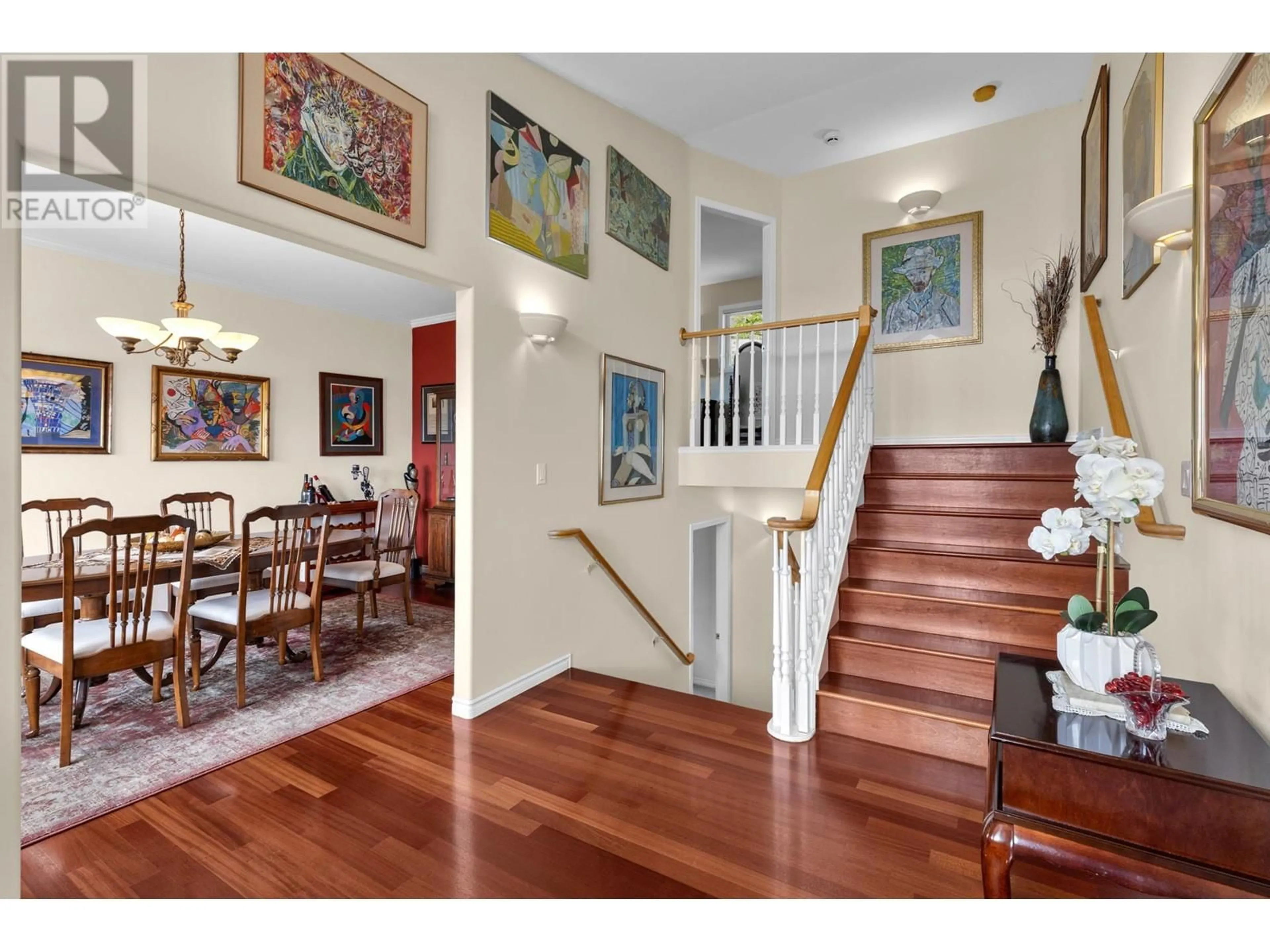 Indoor foyer for 705 ROYAL PINE DRIVE, Kelowna British Columbia V1Y9G2