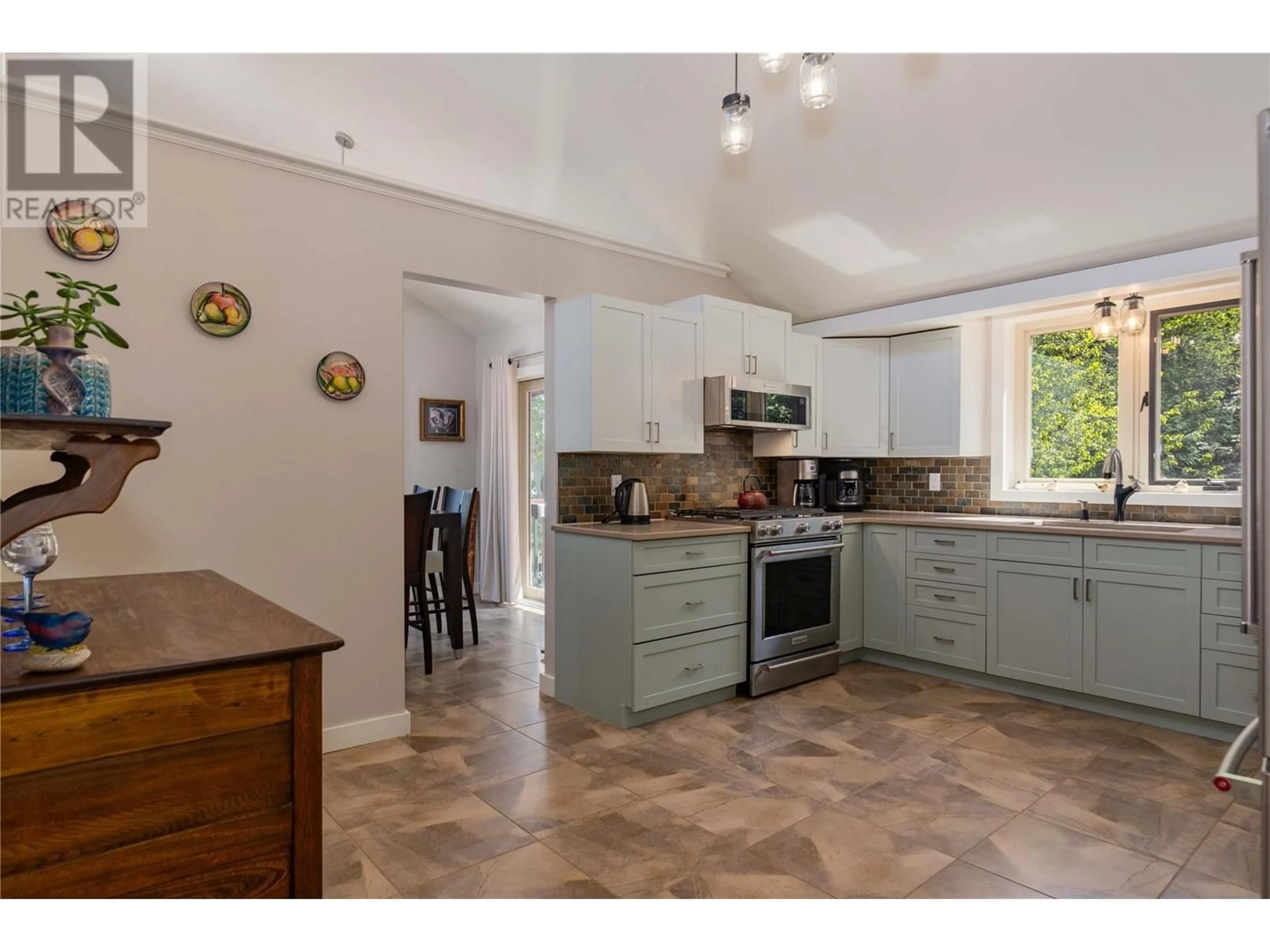 Open concept kitchen, ceramic/tile floor for 1577 VICTORIA AVENUE, Rossland British Columbia V0G1Y0