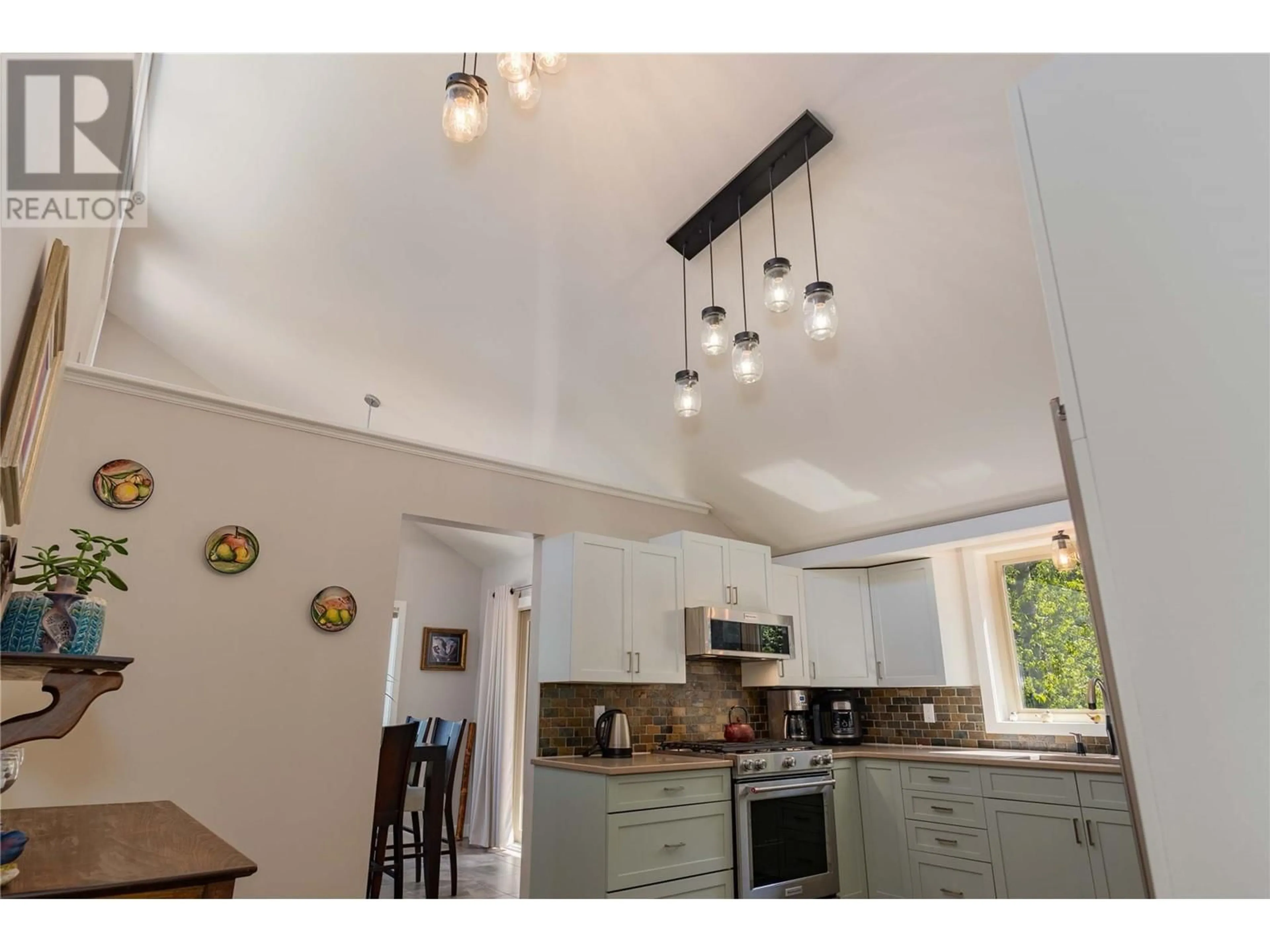 Open concept kitchen, unknown for 1577 VICTORIA AVENUE, Rossland British Columbia V0G1Y0