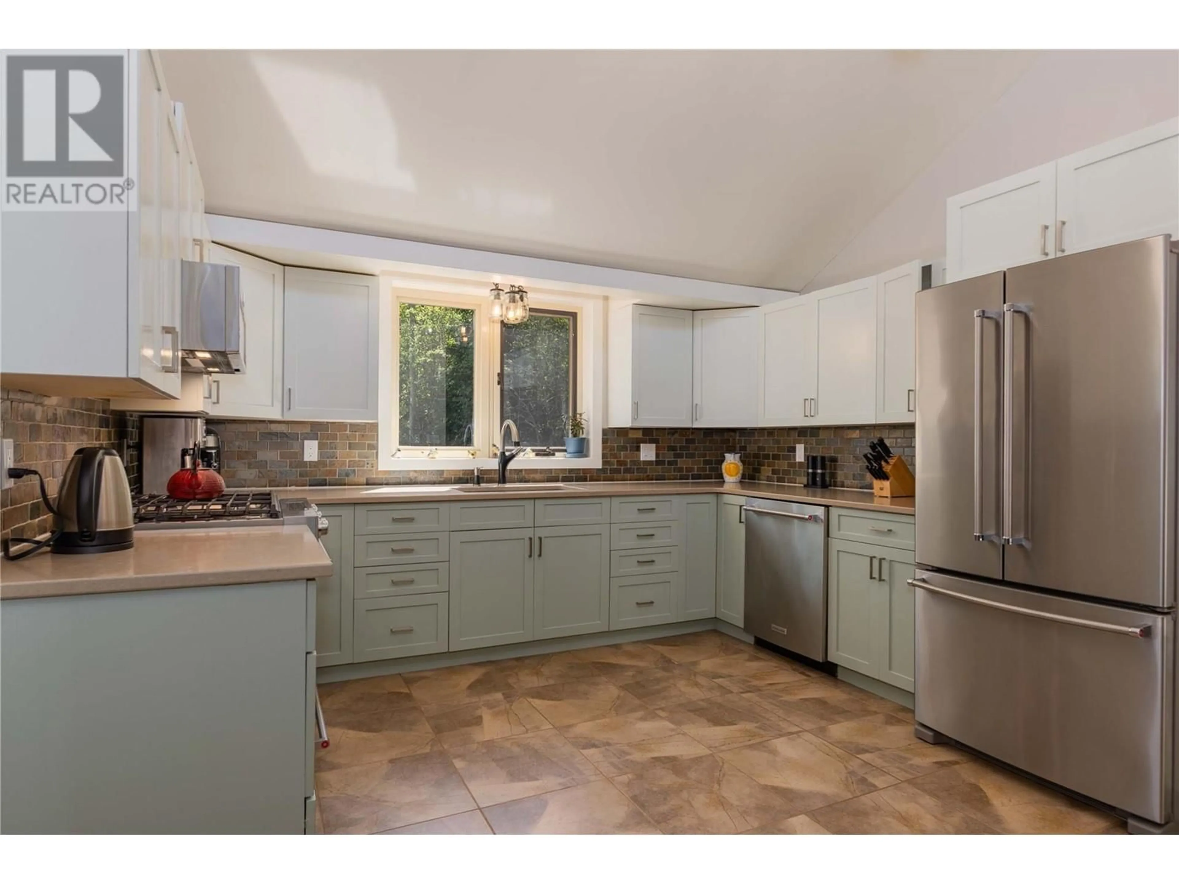 Open concept kitchen, ceramic/tile floor for 1577 VICTORIA AVENUE, Rossland British Columbia V0G1Y0