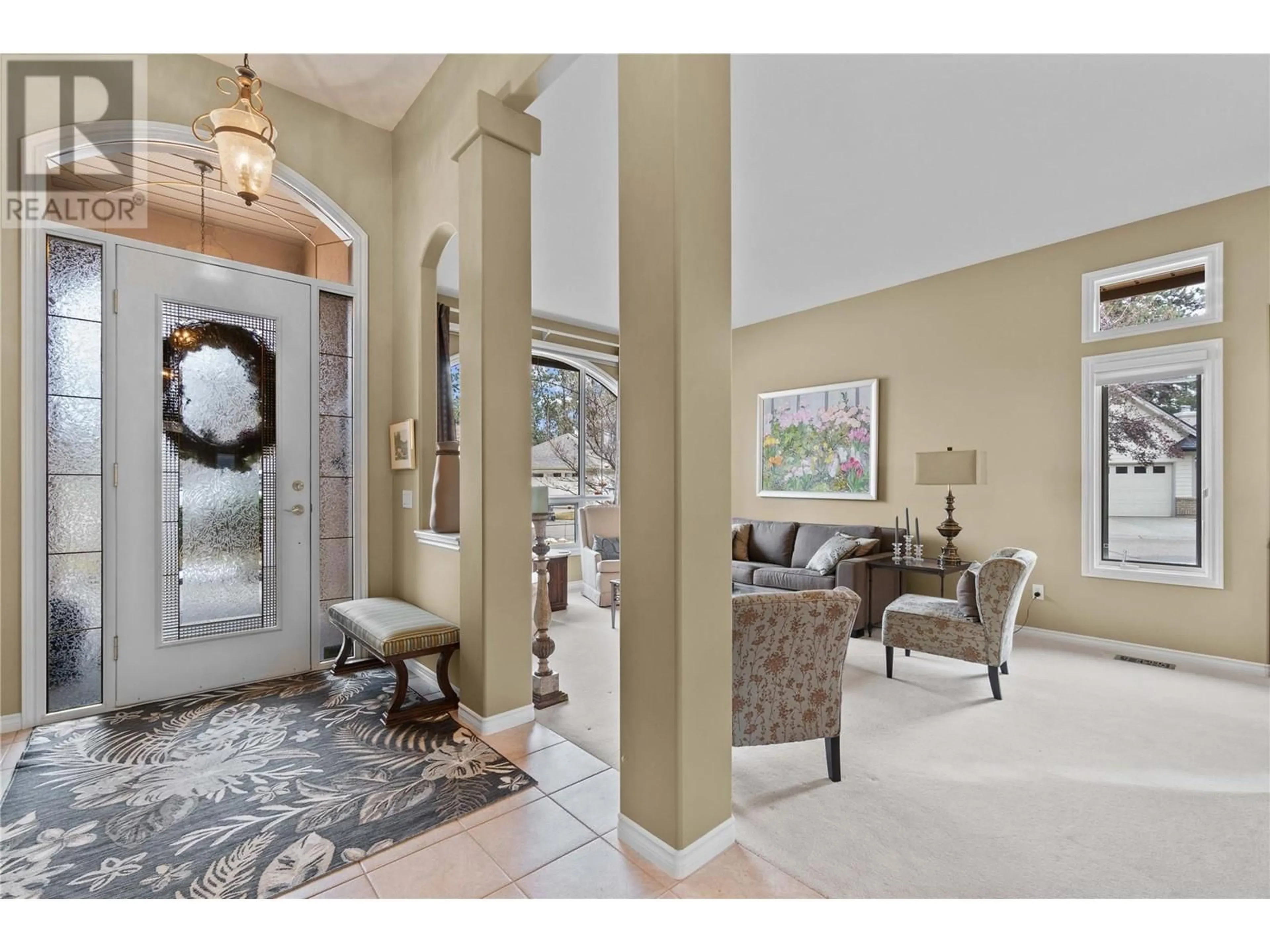 Indoor entryway for 3886 GALLAGHERS OTHER, Kelowna British Columbia V1W3Z9