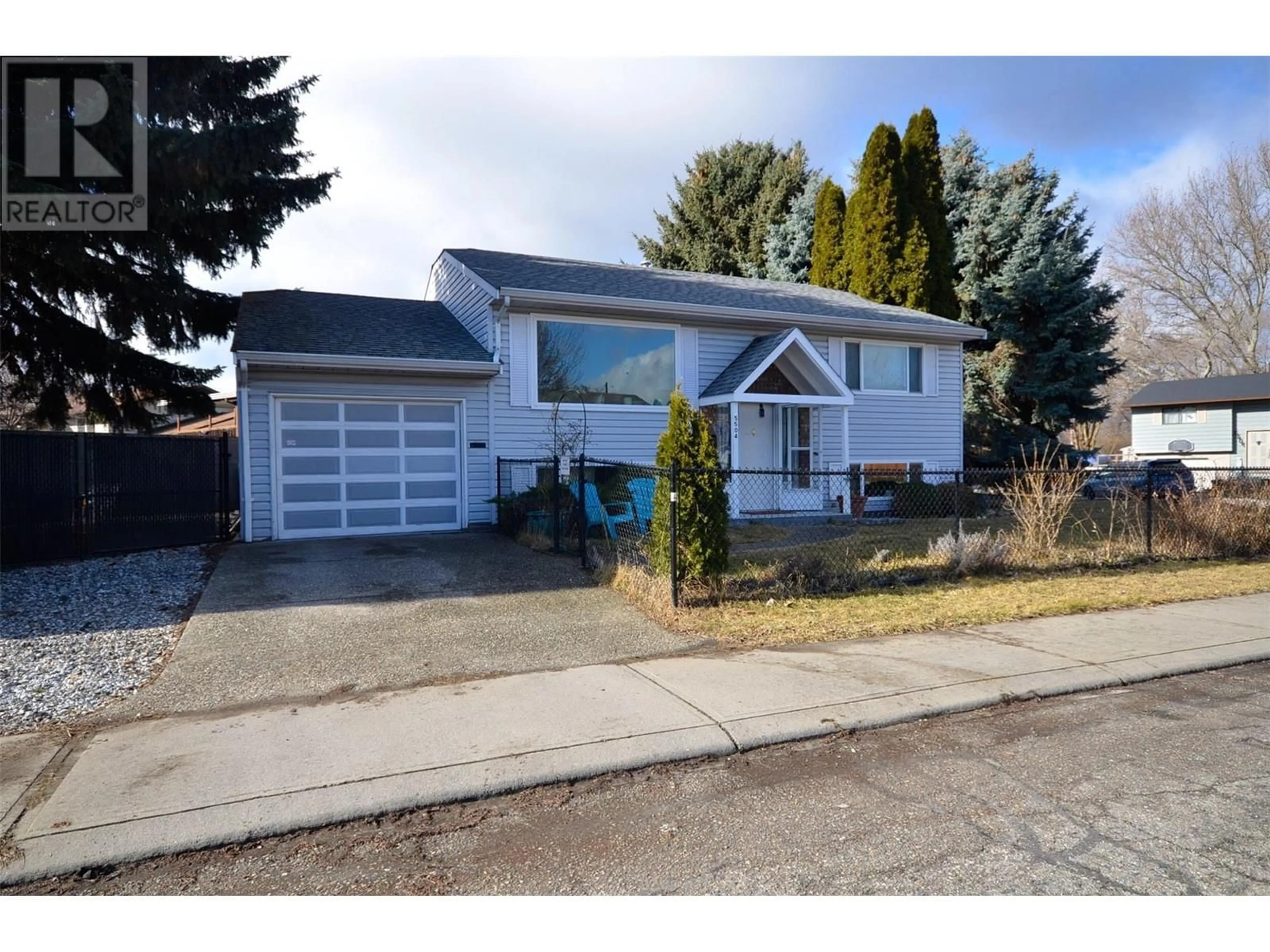Home with vinyl exterior material, street for 5504 SOUTH VERNON PLACE, Vernon British Columbia V1T8N5