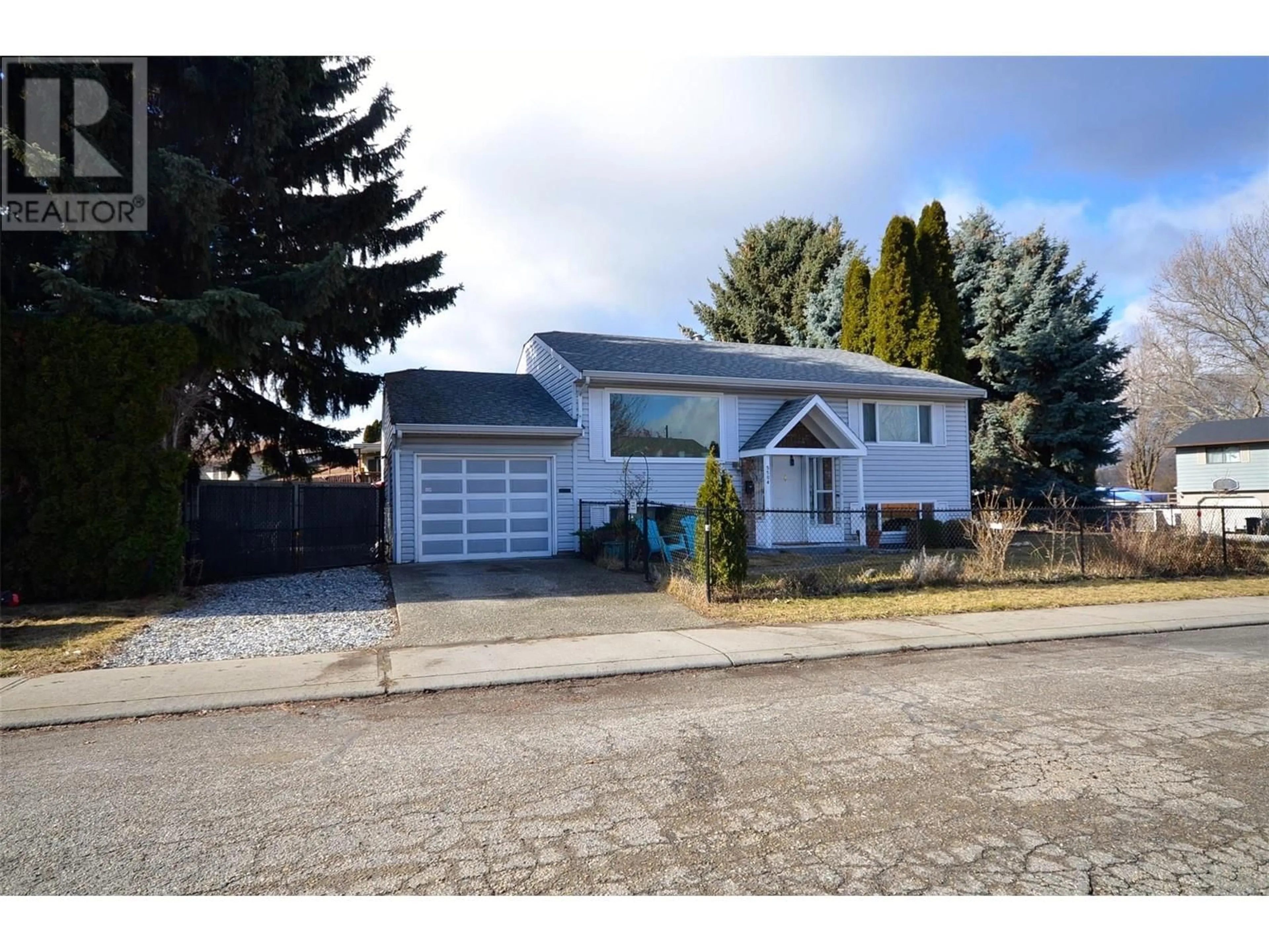 Home with vinyl exterior material, street for 5504 SOUTH VERNON PLACE, Vernon British Columbia V1T8N5