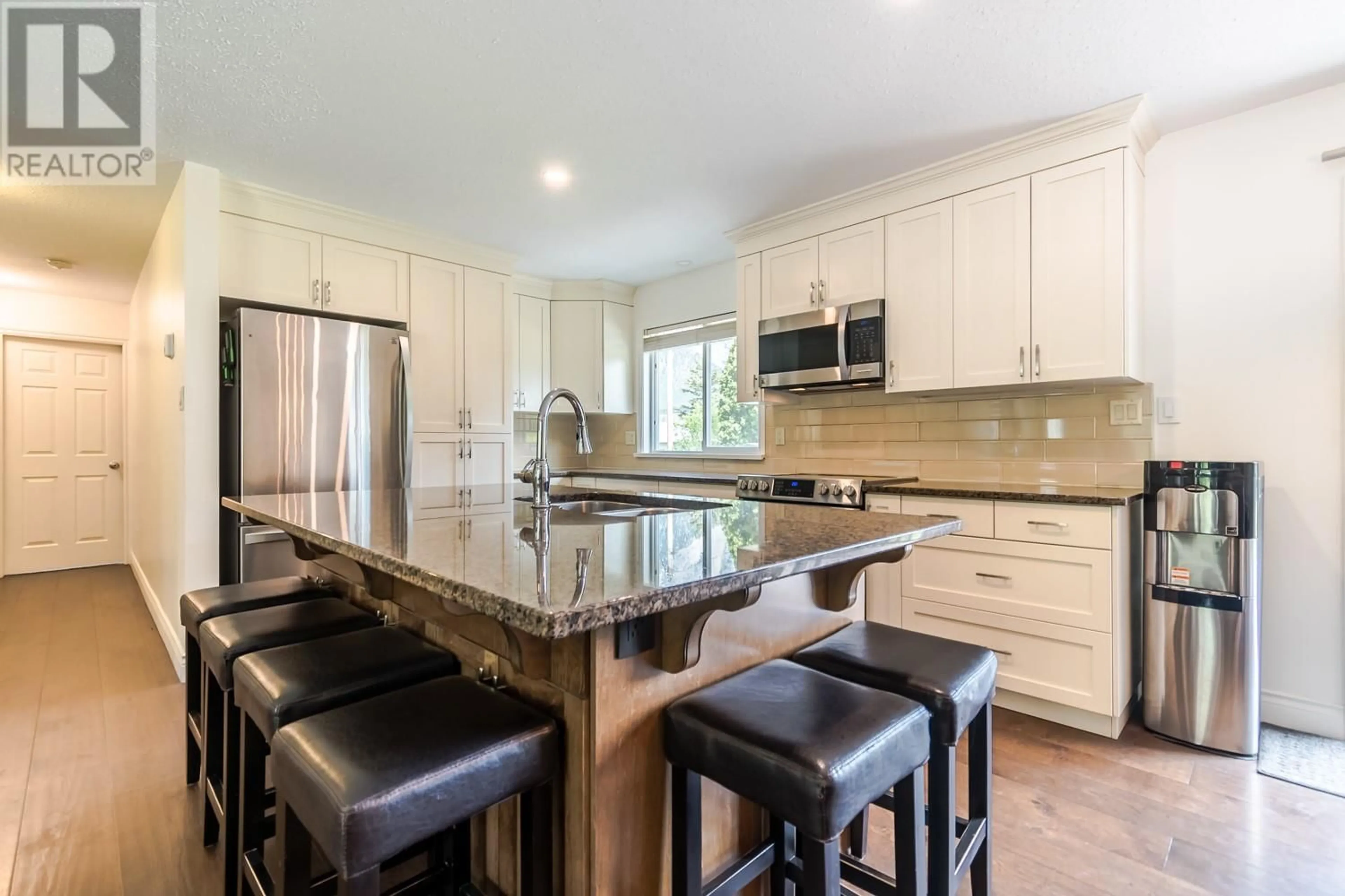 Open concept kitchen, unknown for 692 SUMMERS STREET, Lillooet British Columbia V0K1V0