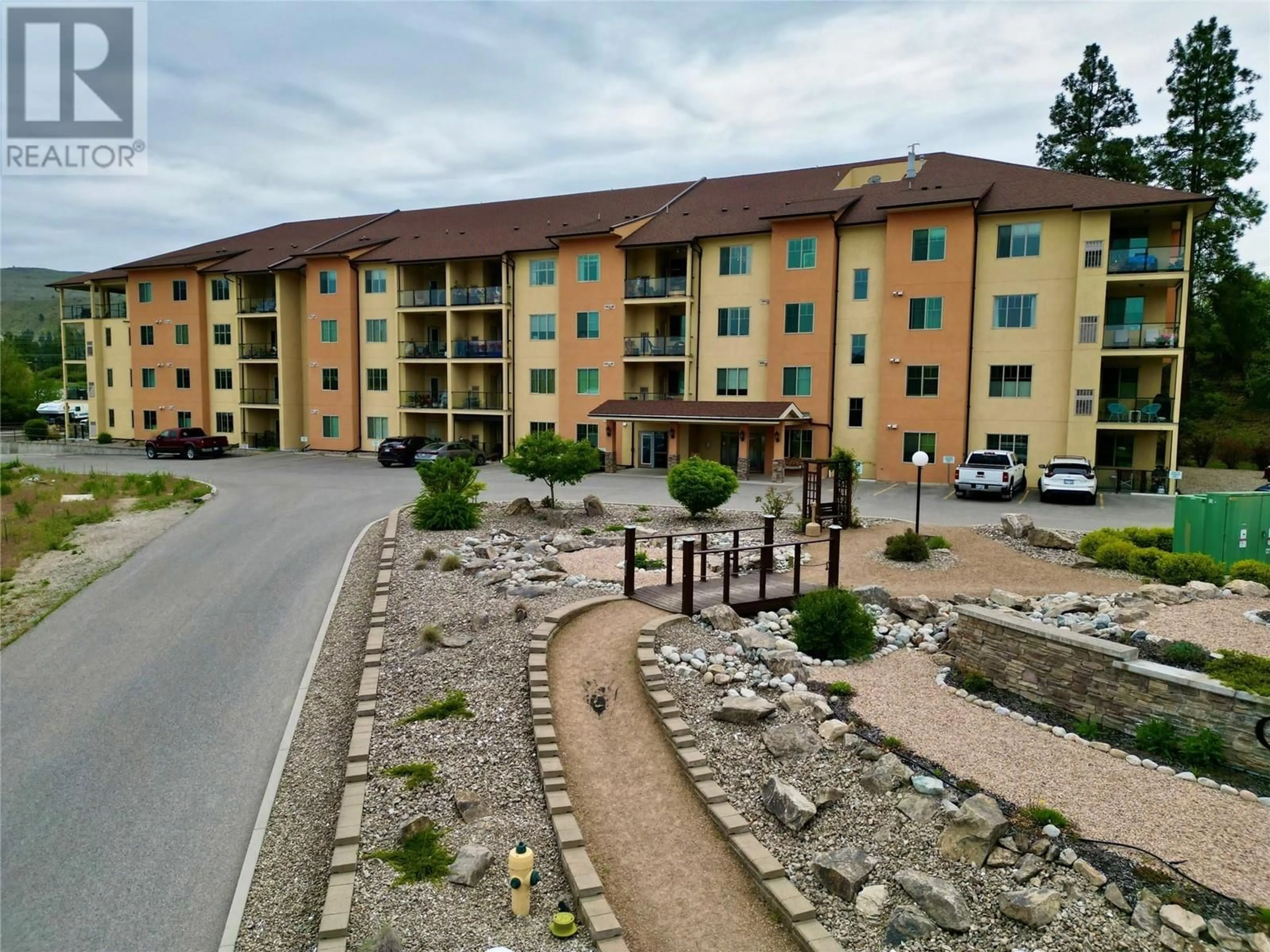 A pic from outside/outdoor area/front of a property/back of a property/a pic from drone, building for 302C - 921 SPILLWAY ROAD, Oliver British Columbia V0H1T8