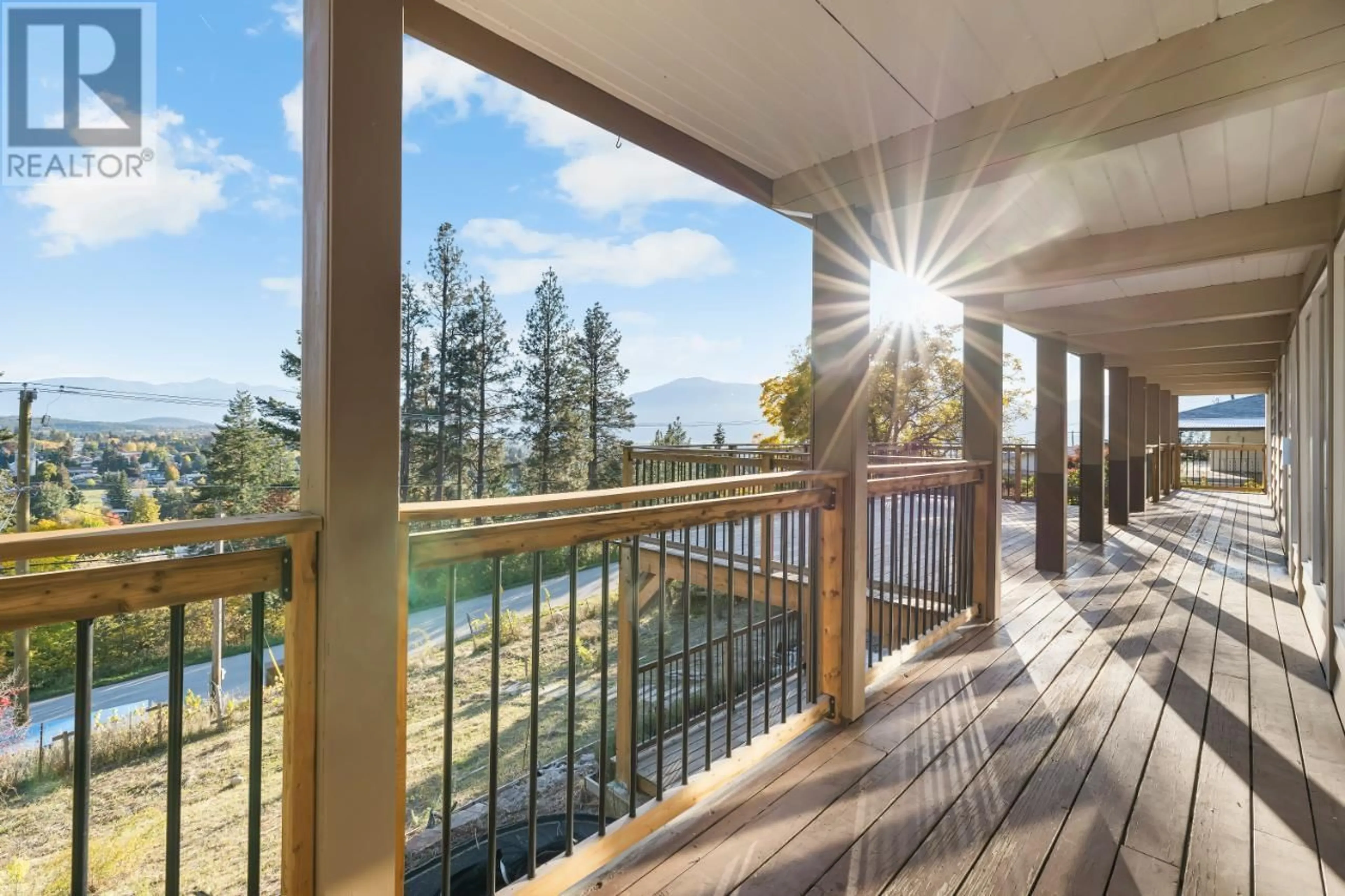 Patio, water/lake/river/ocean view for 2424 CRAWFORD STREET, Creston British Columbia V0B1G5