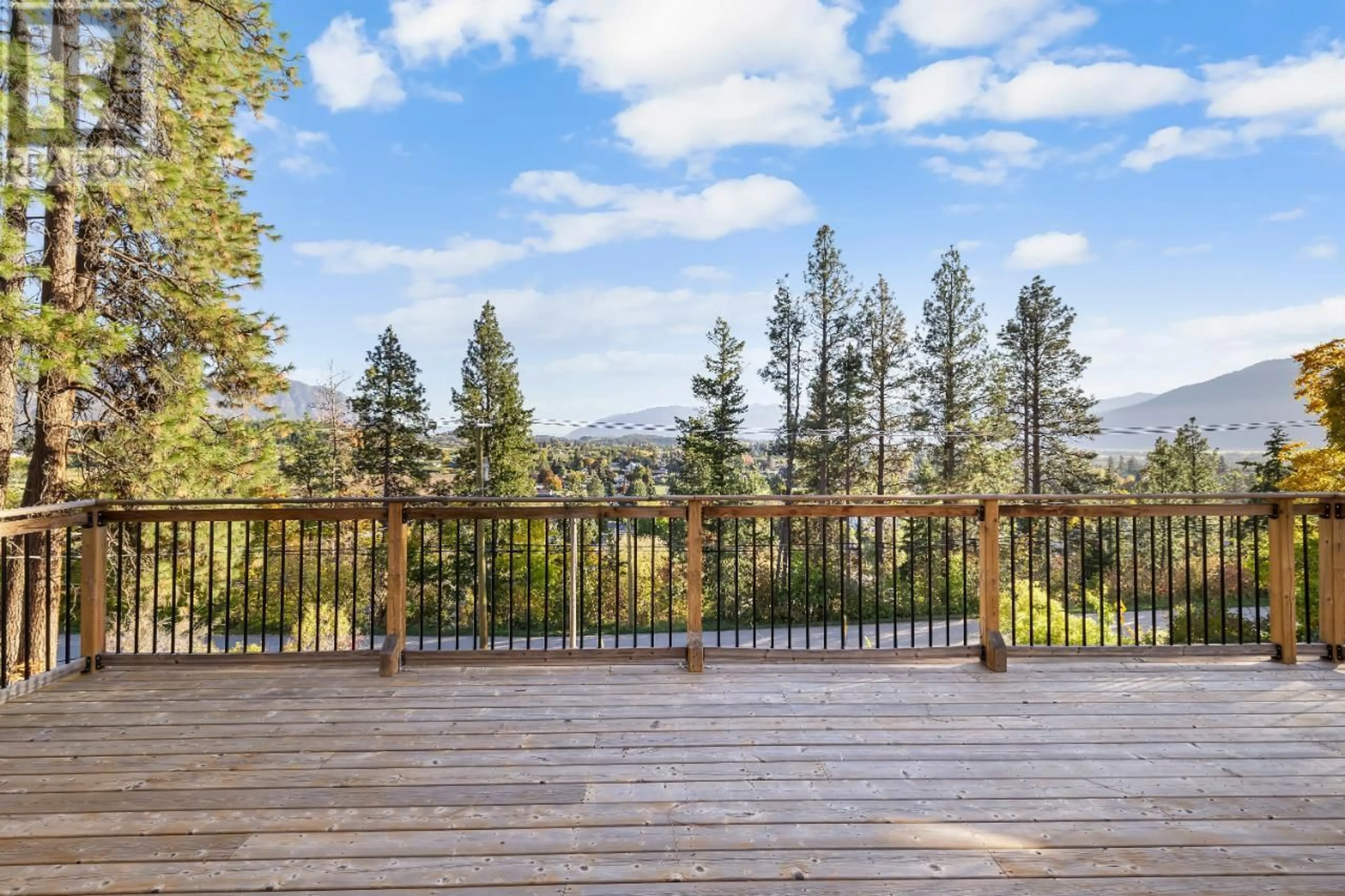 Patio, forest/trees view for 2424 CRAWFORD STREET, Creston British Columbia V0B1G5