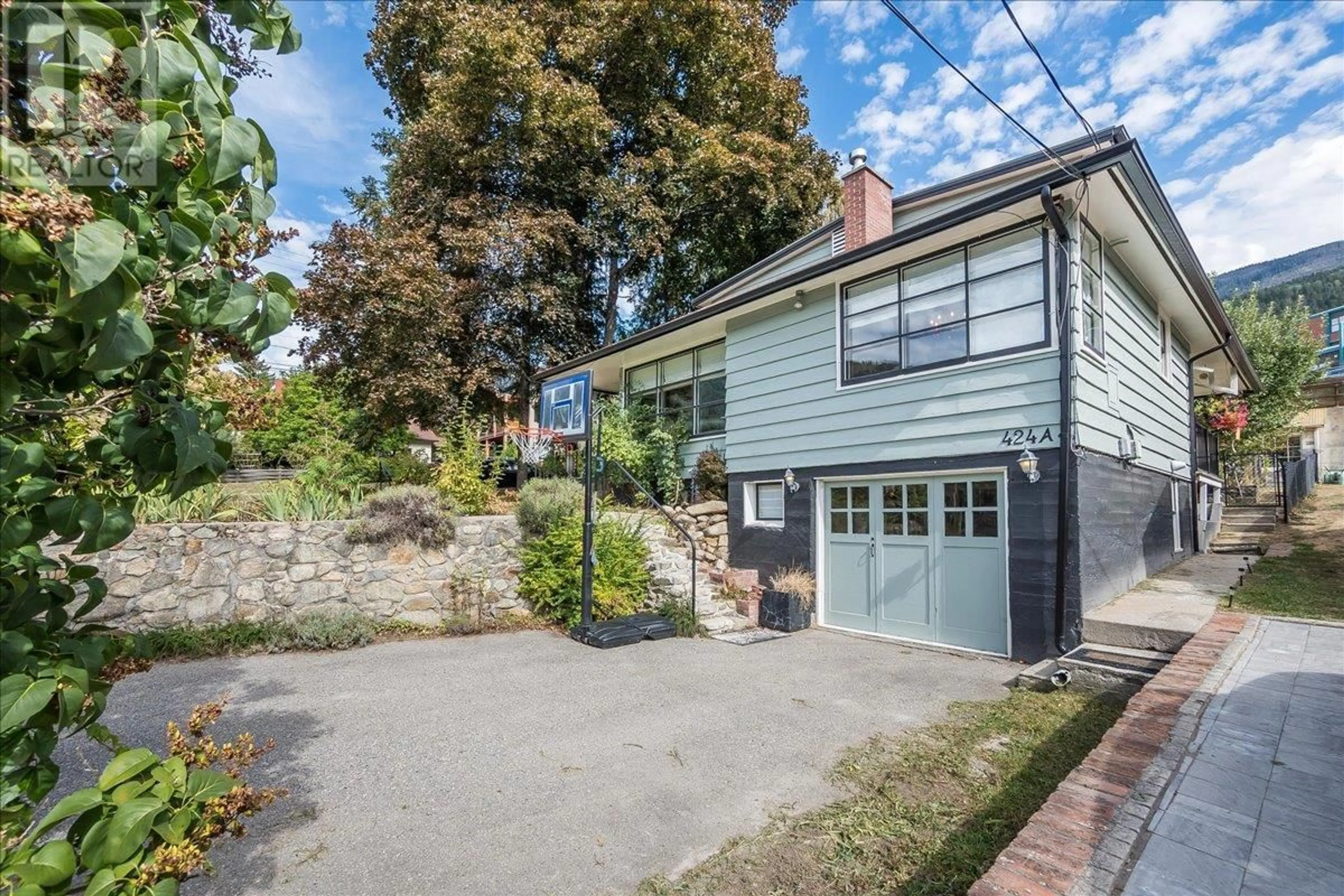 A pic from outside/outdoor area/front of a property/back of a property/a pic from drone, street for 424 SIXTH STREET, Nelson British Columbia V1L2Y3