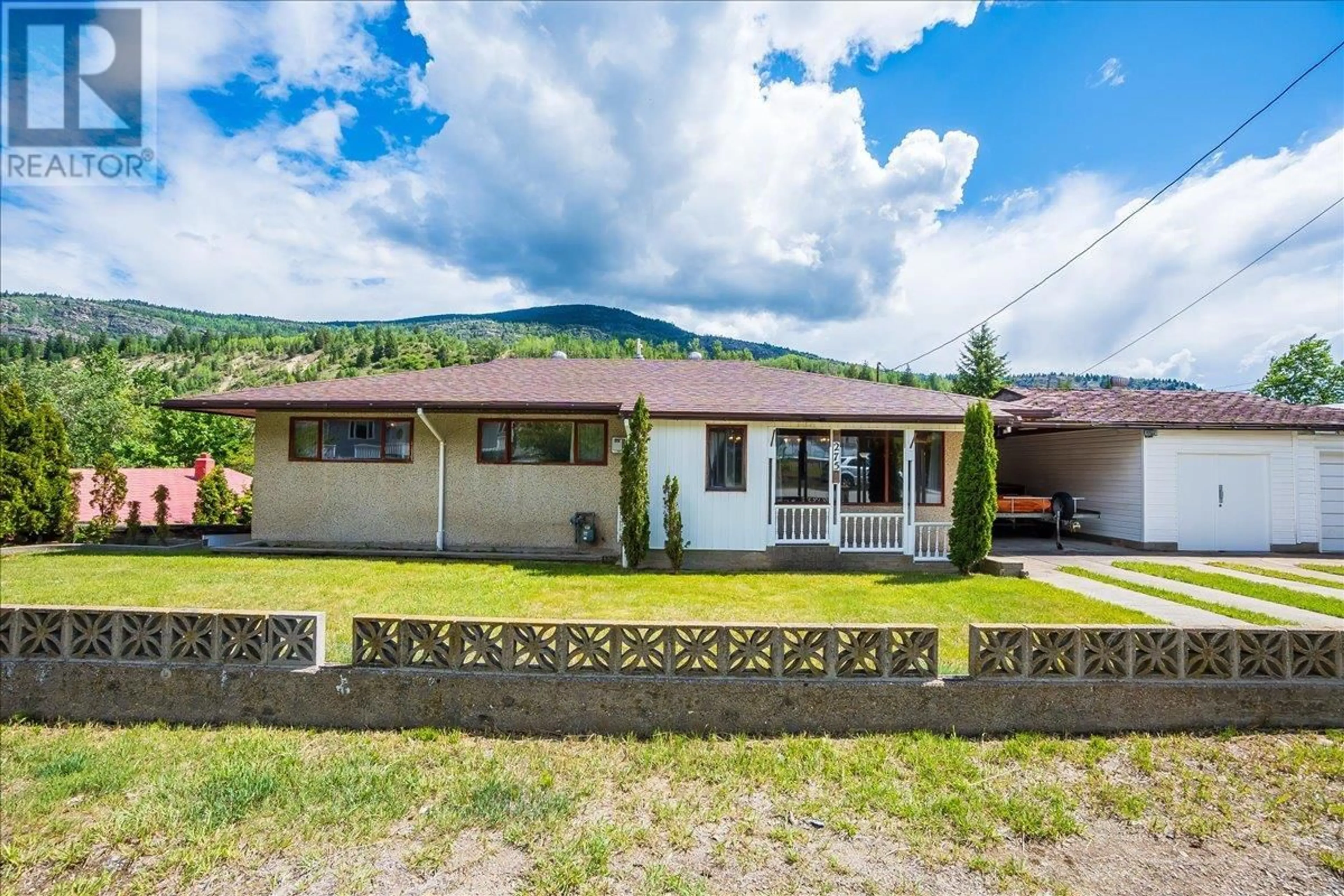 A pic from outside/outdoor area/front of a property/back of a property/a pic from drone, unknown for 275 2ND AVENUE, Rivervale British Columbia V1R4V3