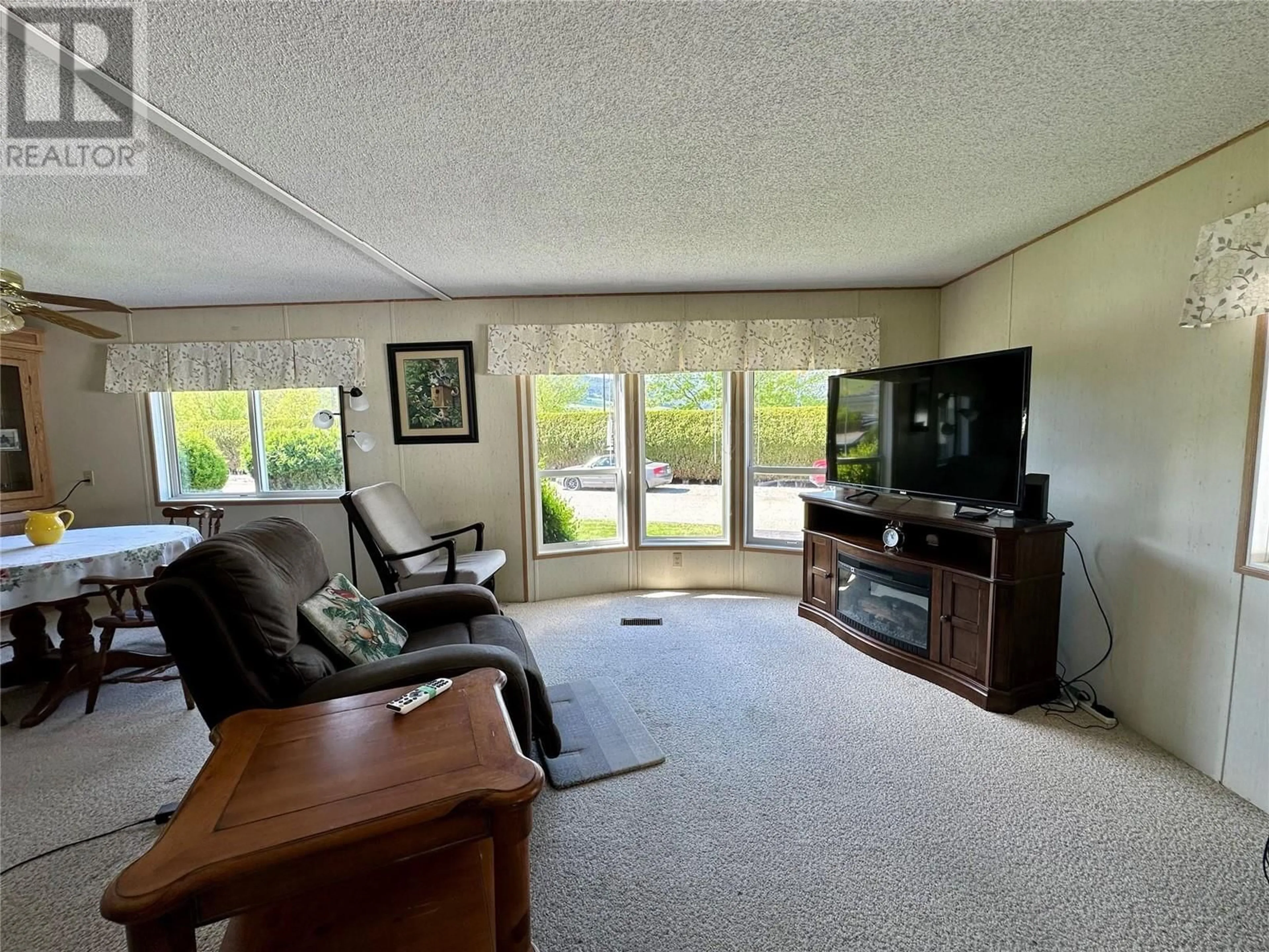 Living room with furniture, unknown for 137 - 5484 25 AVENUE, Vernon British Columbia V1T7A8