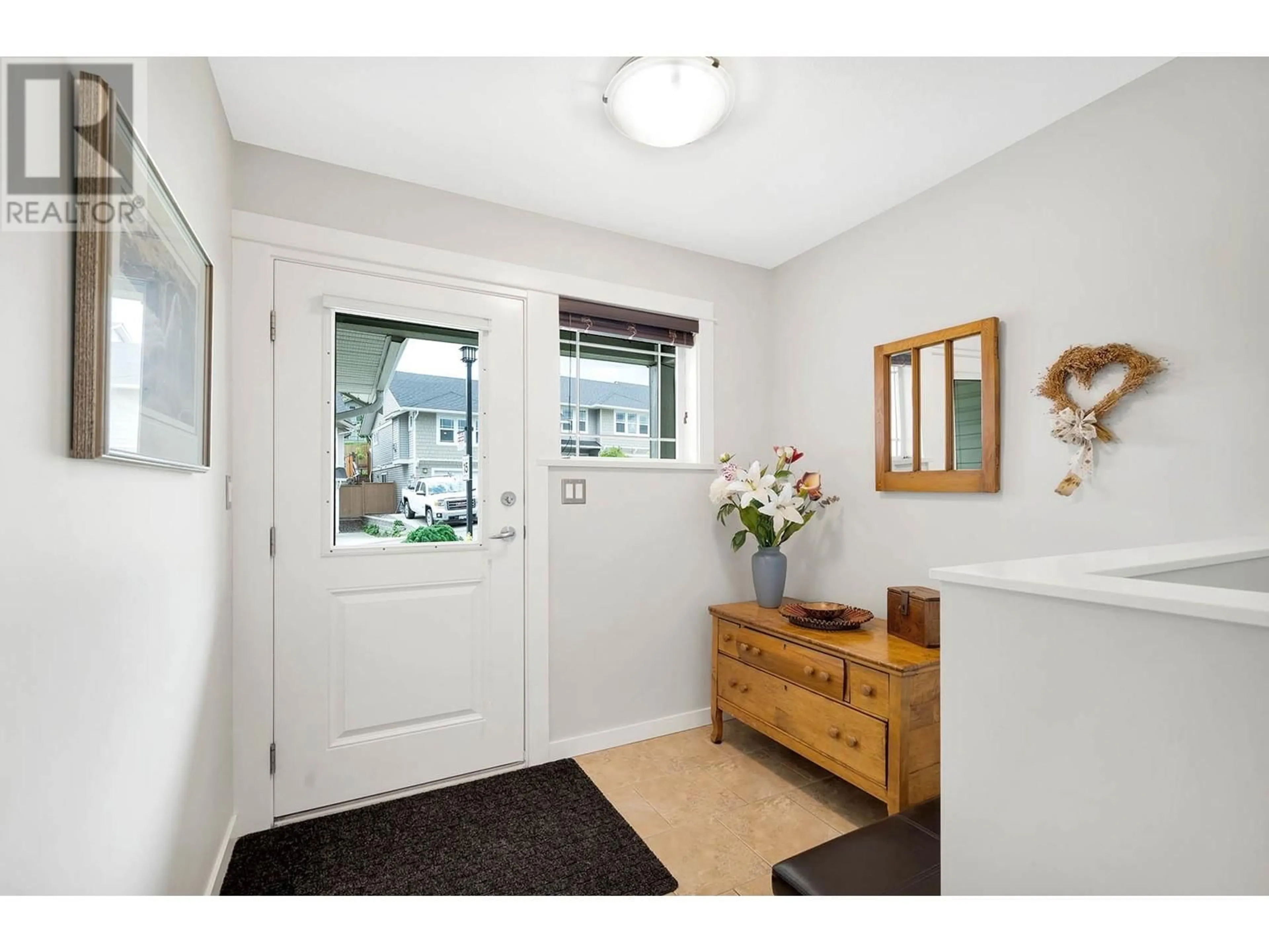 Indoor entryway for 26 - 900 STAGECOACH DRIVE, Kamloops British Columbia V2B0B7