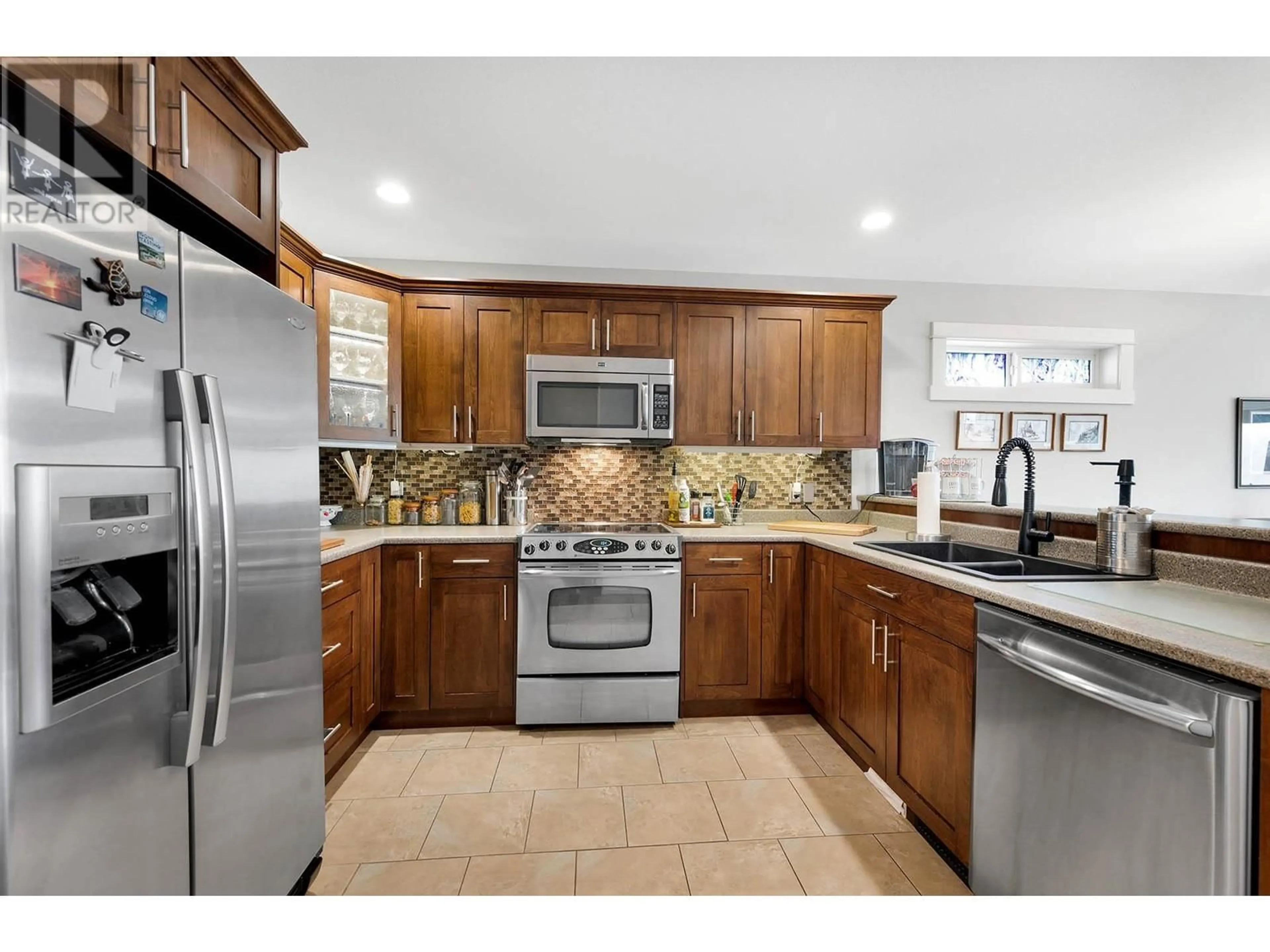 Open concept kitchen, ceramic/tile floor for 26 - 900 STAGECOACH DRIVE, Kamloops British Columbia V2B0B7
