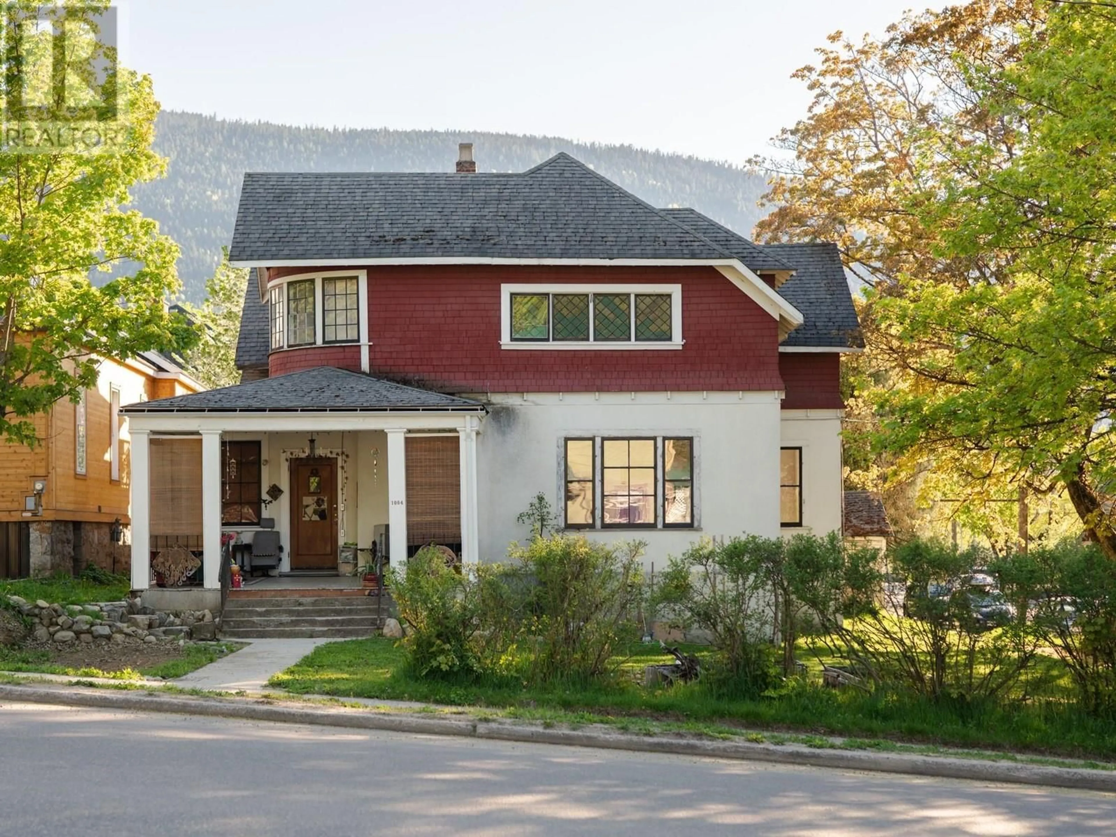 Home with brick exterior material, mountain view for 1004 STANLEY STREET, Nelson British Columbia V1L1P2