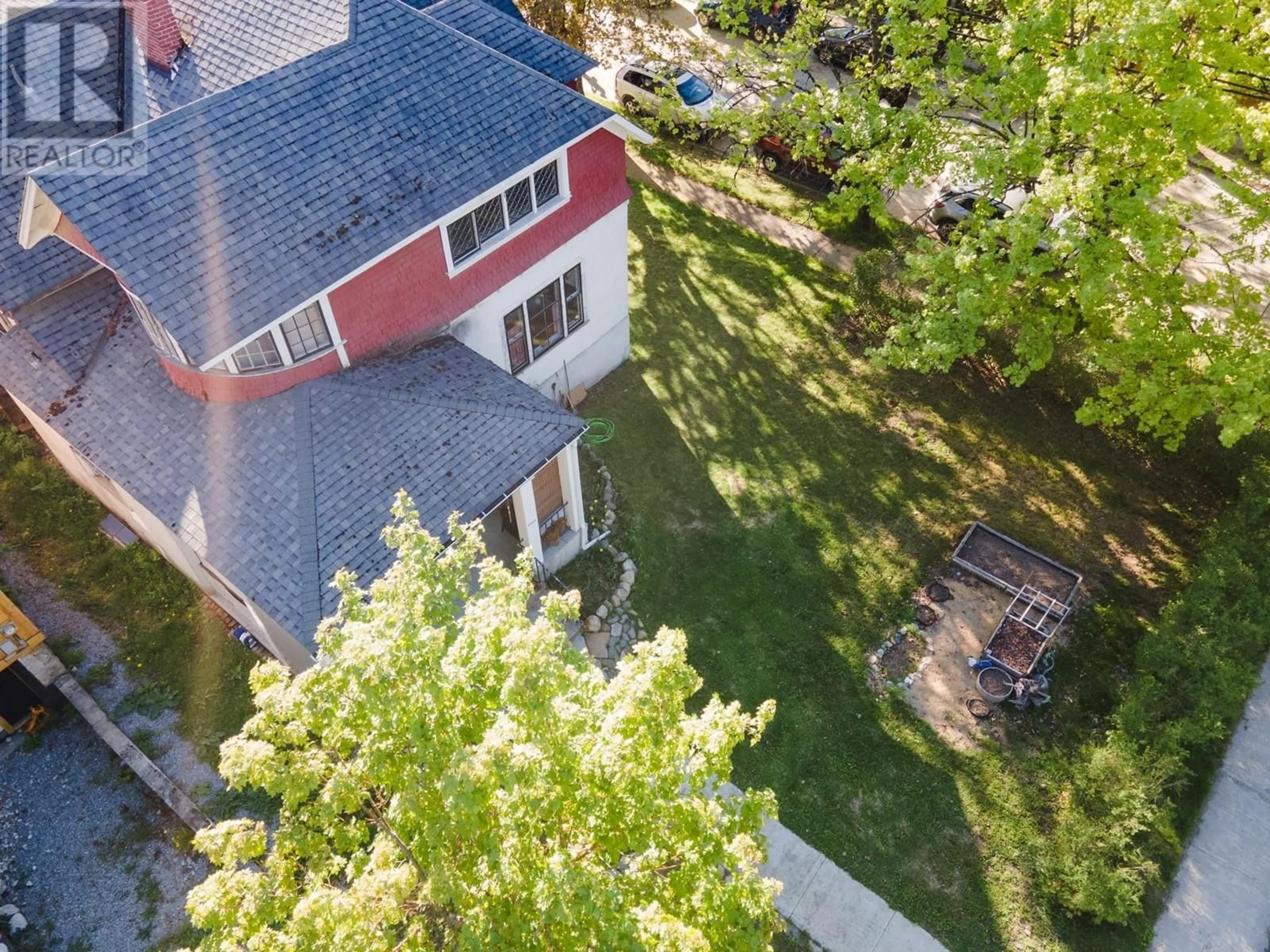 A pic from outside/outdoor area/front of a property/back of a property/a pic from drone, street for 1004 STANLEY STREET, Nelson British Columbia V1L1P2