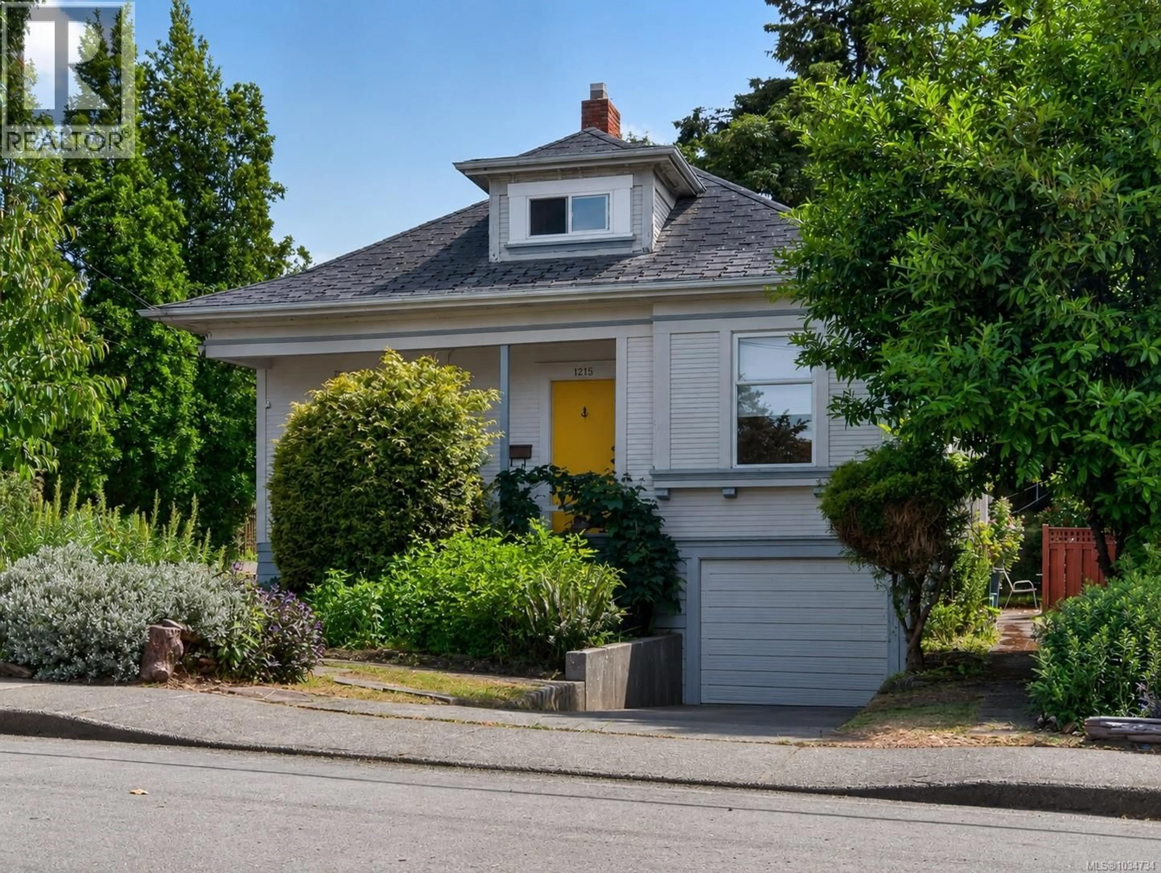 Home with vinyl exterior material, street for 1215 QUEENS AVENUE, Victoria British Columbia V8T1N1
