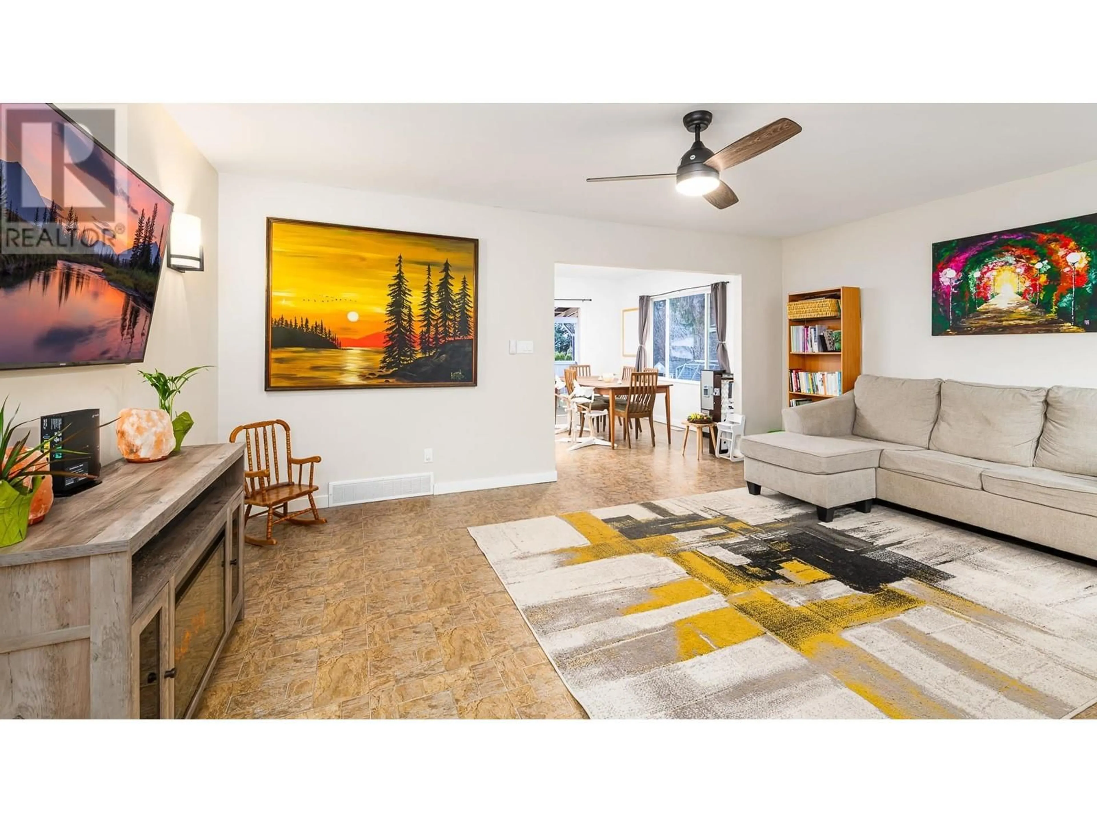 Living room with furniture, unknown for 205 19TH AVENUE SOUTH, Creston British Columbia V0B1G5
