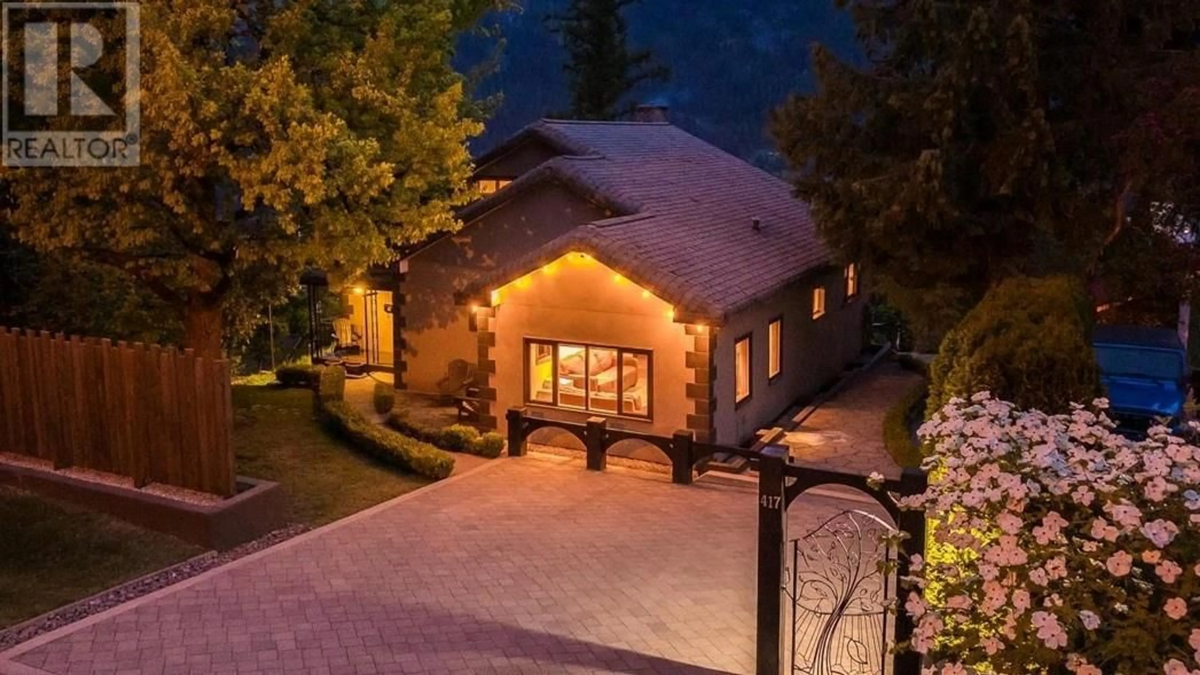 A pic from outside/outdoor area/front of a property/back of a property/a pic from drone, unknown for 417 HAMILTON AVENUE, Nelson British Columbia V1L3G1