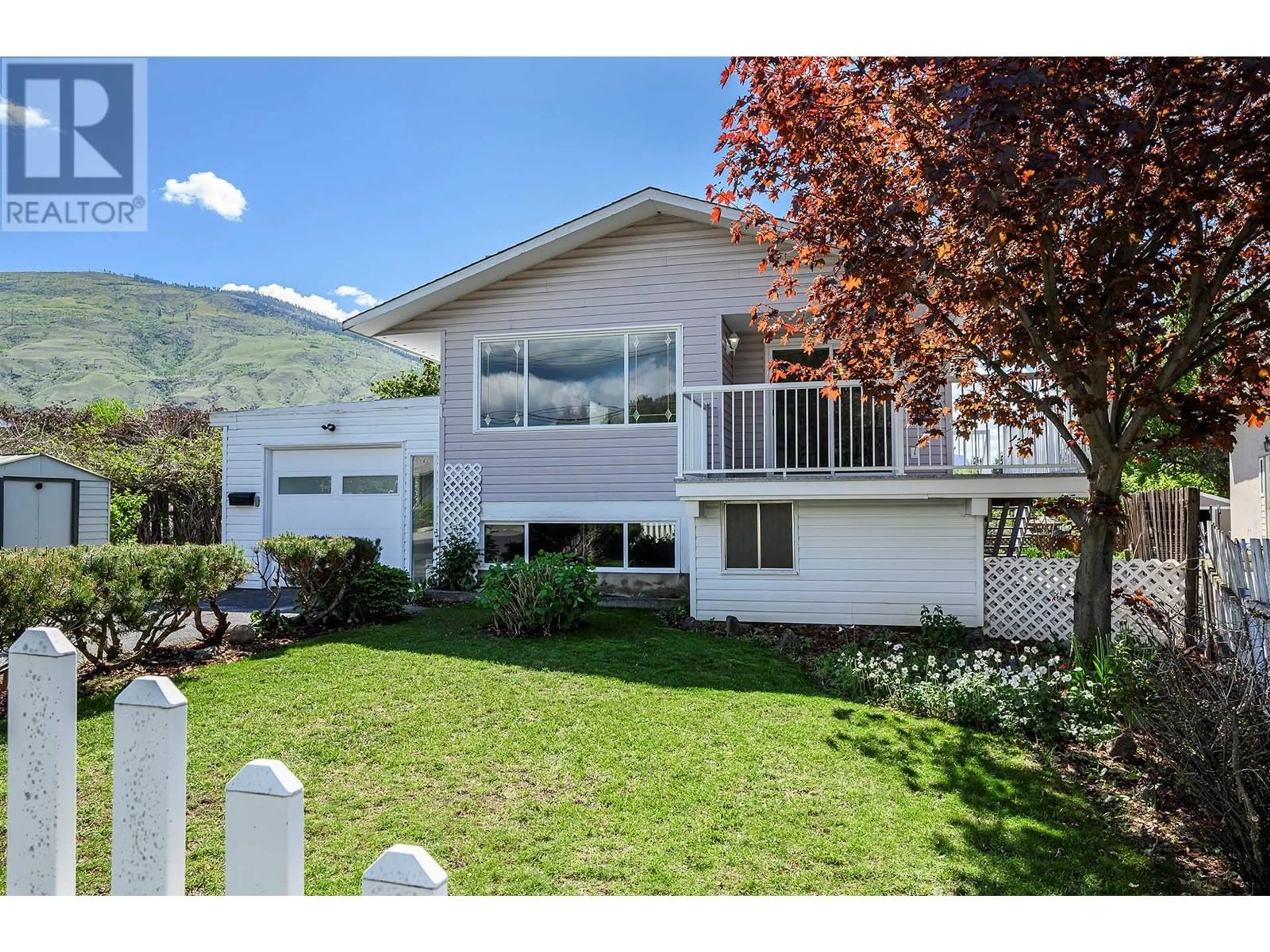 Home with vinyl exterior material, mountain view for 725 HUNTINGTON DRIVE, Kamloops British Columbia V2B6G3