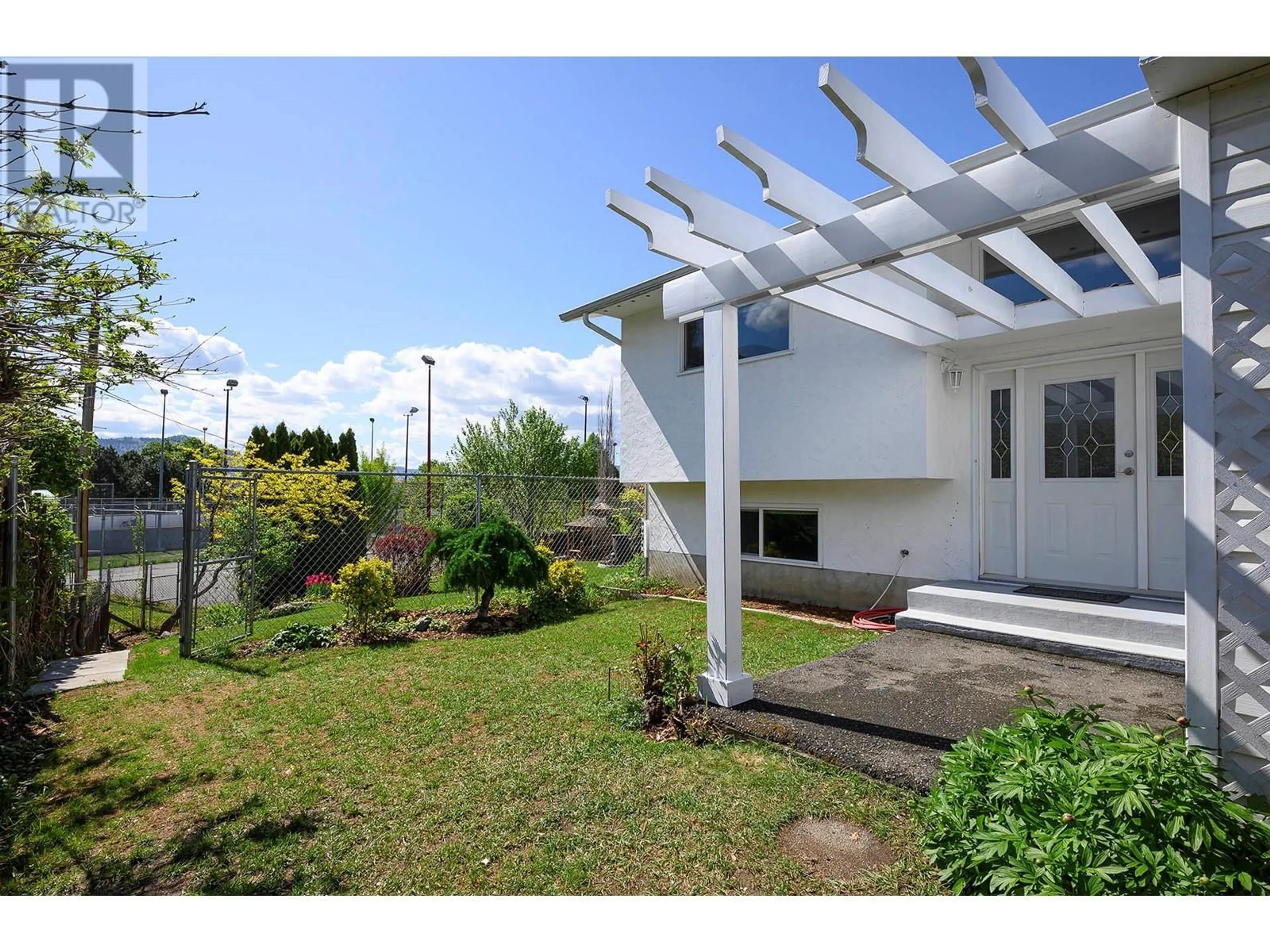 Patio, unknown for 725 HUNTINGTON DRIVE, Kamloops British Columbia V2B6G3