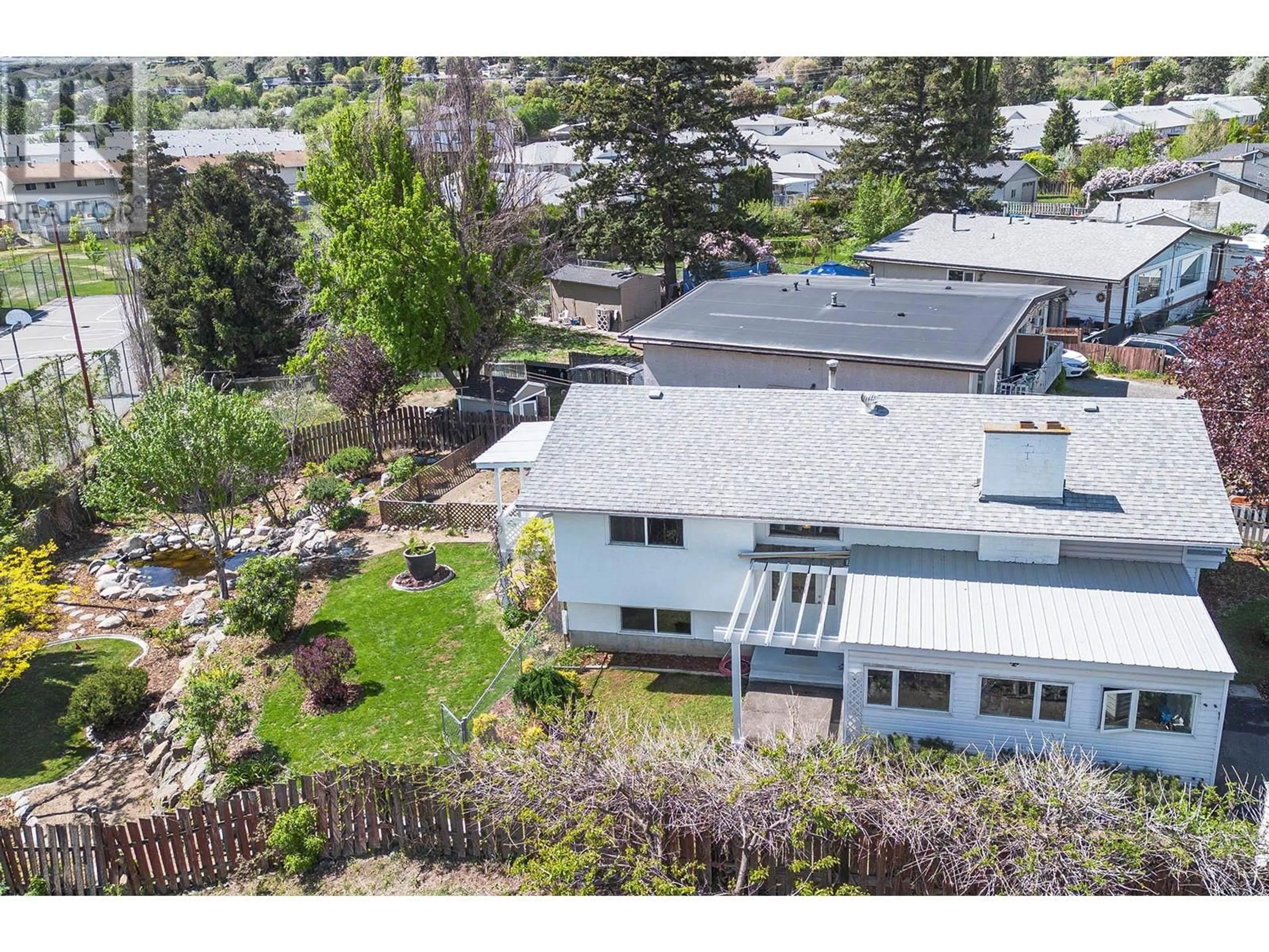 A pic from outside/outdoor area/front of a property/back of a property/a pic from drone, mountain view for 725 HUNTINGTON DRIVE, Kamloops British Columbia V2B6G3