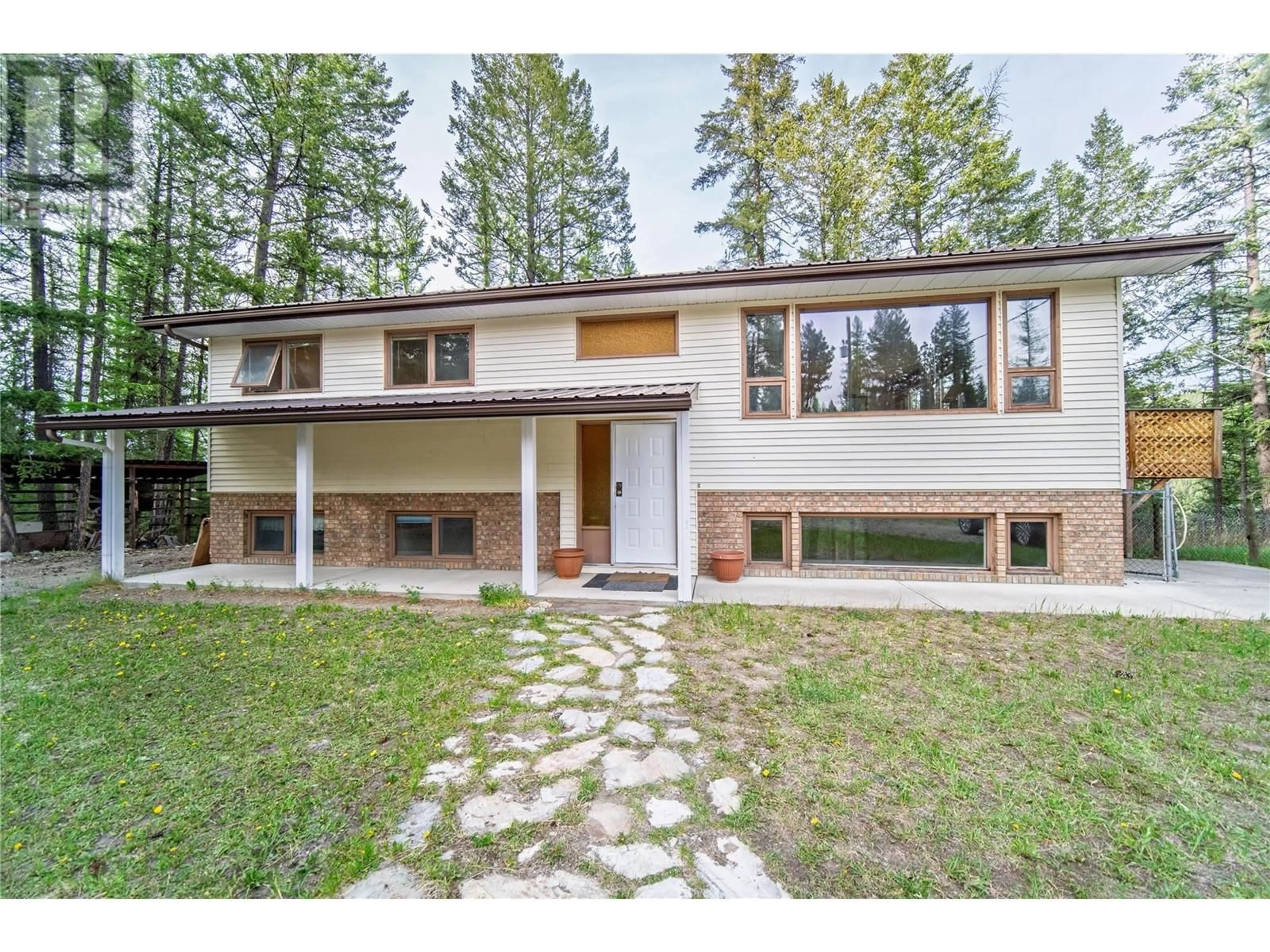 Home with vinyl exterior material, street for 2154 SAMUEL CRES OTHER, Cranbrook British Columbia V1C6T1