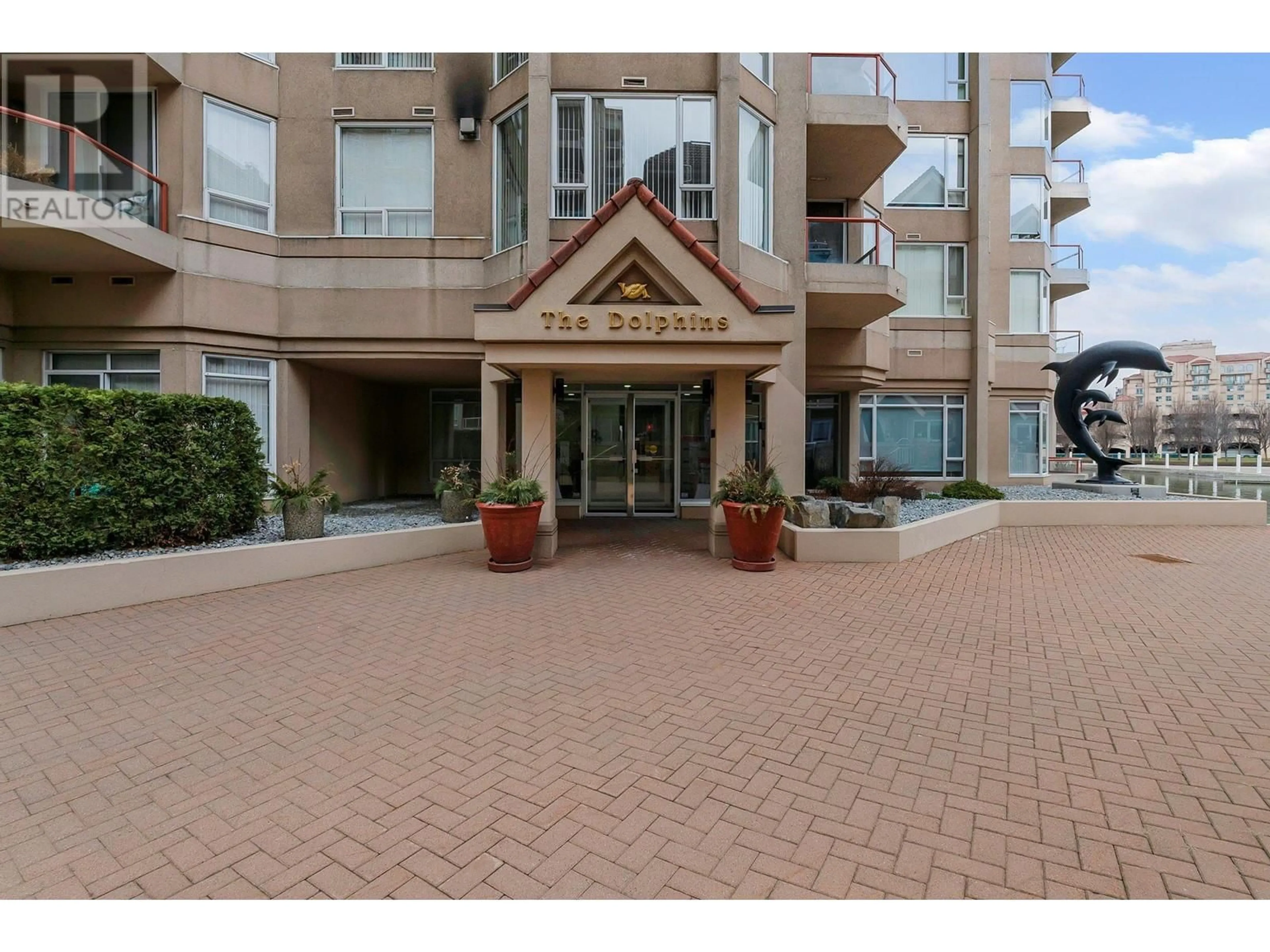 Indoor foyer for #203 - 1160 SUNSET DRIVE, Kelowna British Columbia V1Y9P7