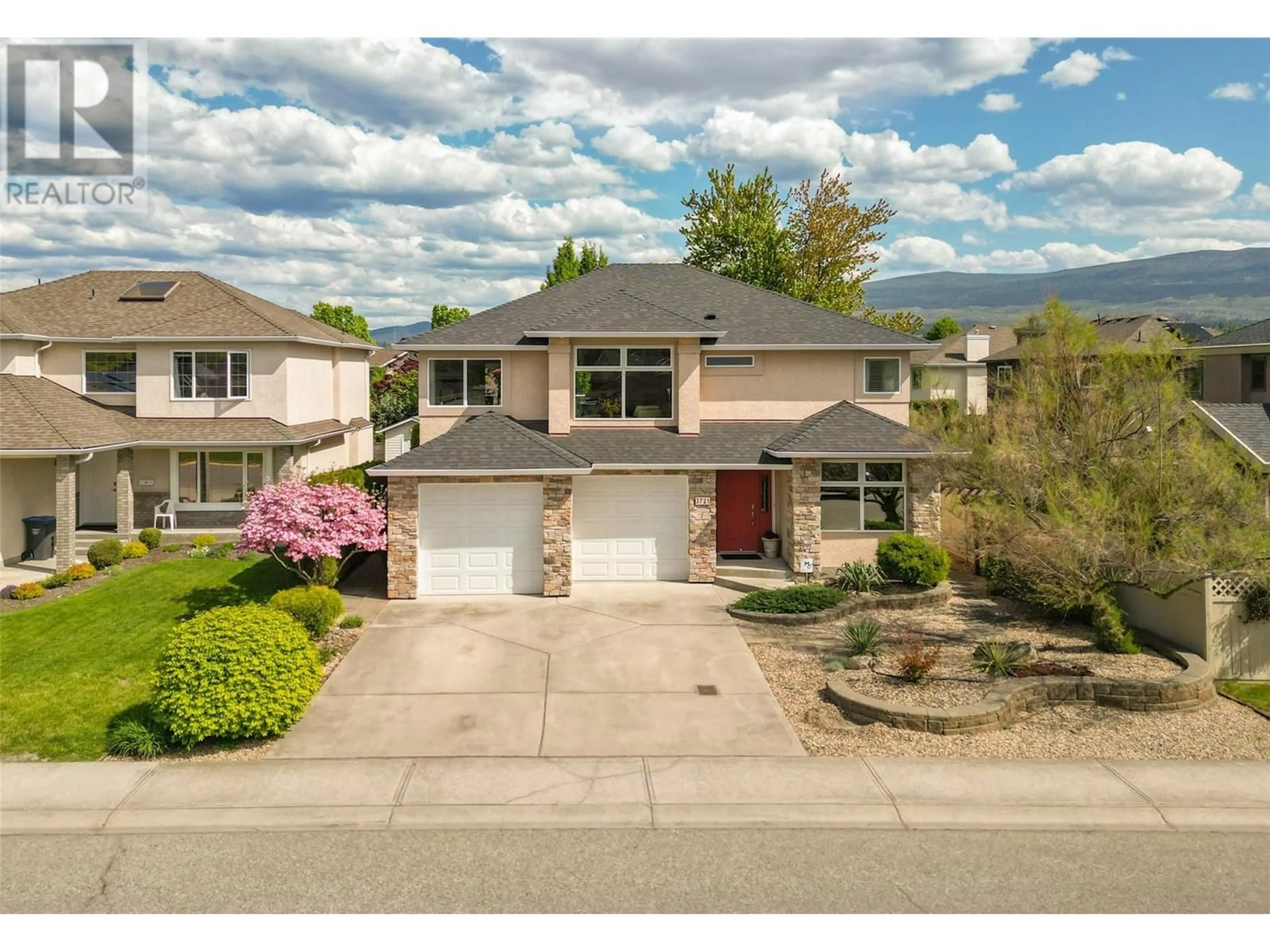 A pic from outside/outdoor area/front of a property/back of a property/a pic from drone, street for 3721 MISSION SPRINGS DRIVE, Kelowna British Columbia V1W3L8
