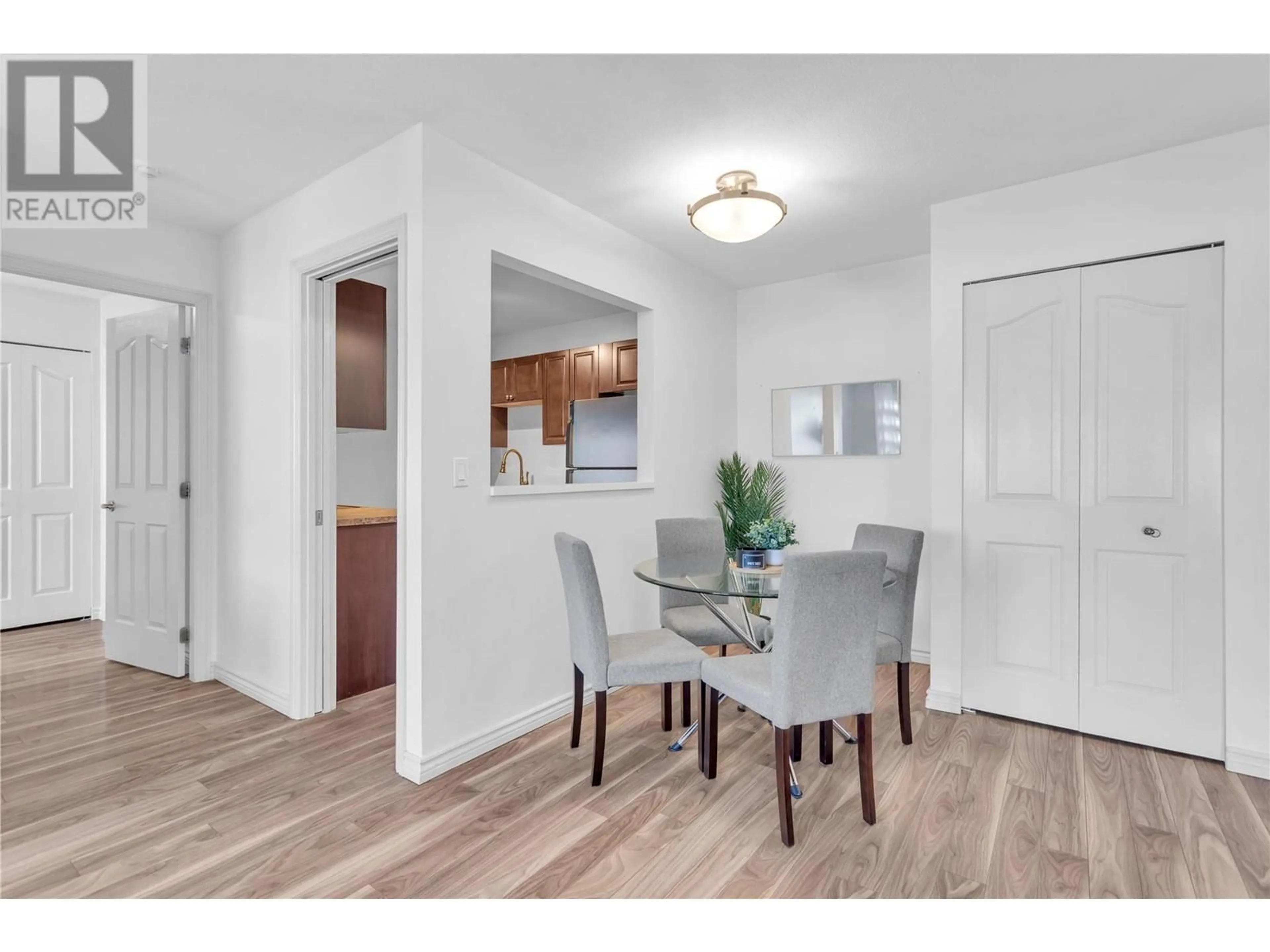 Dining room, wood/laminate floor for 401 - 3160 DE MONTREUIL COURT, Kelowna British Columbia V1W3W3