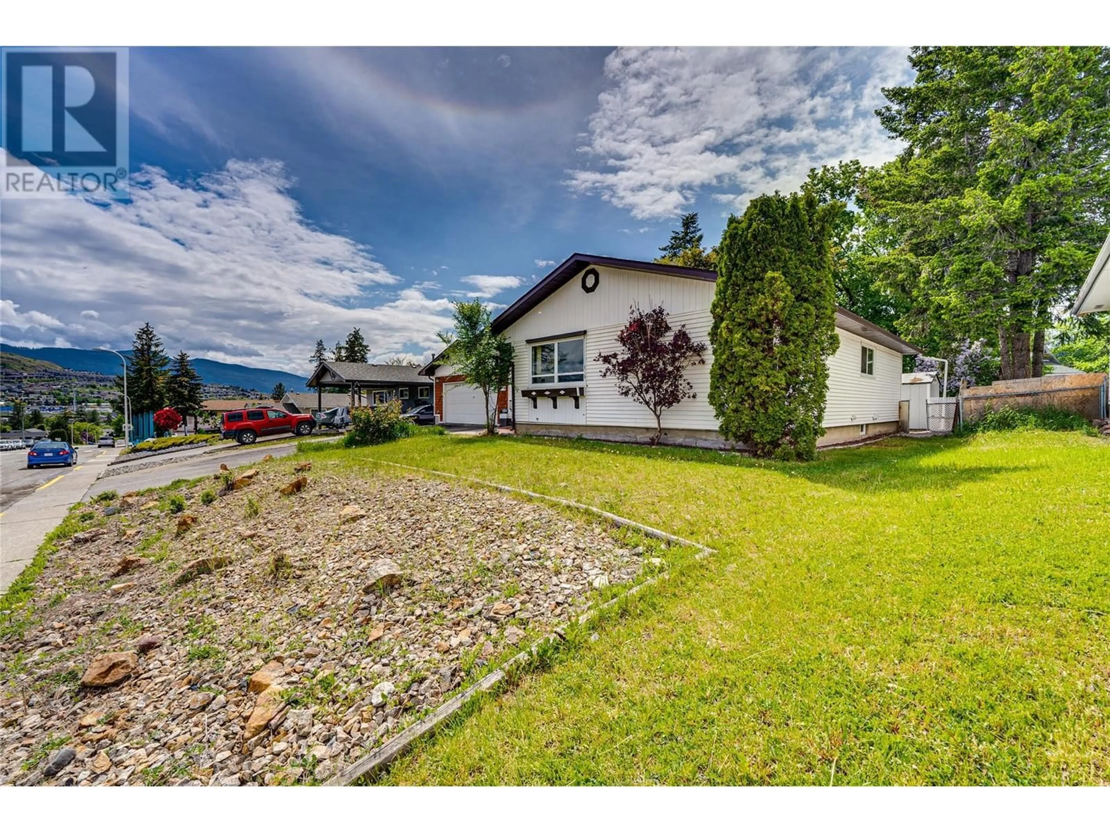 A pic from outside/outdoor area/front of a property/back of a property/a pic from drone, unknown for 2304 18 STREET, Vernon British Columbia V1T3Z8