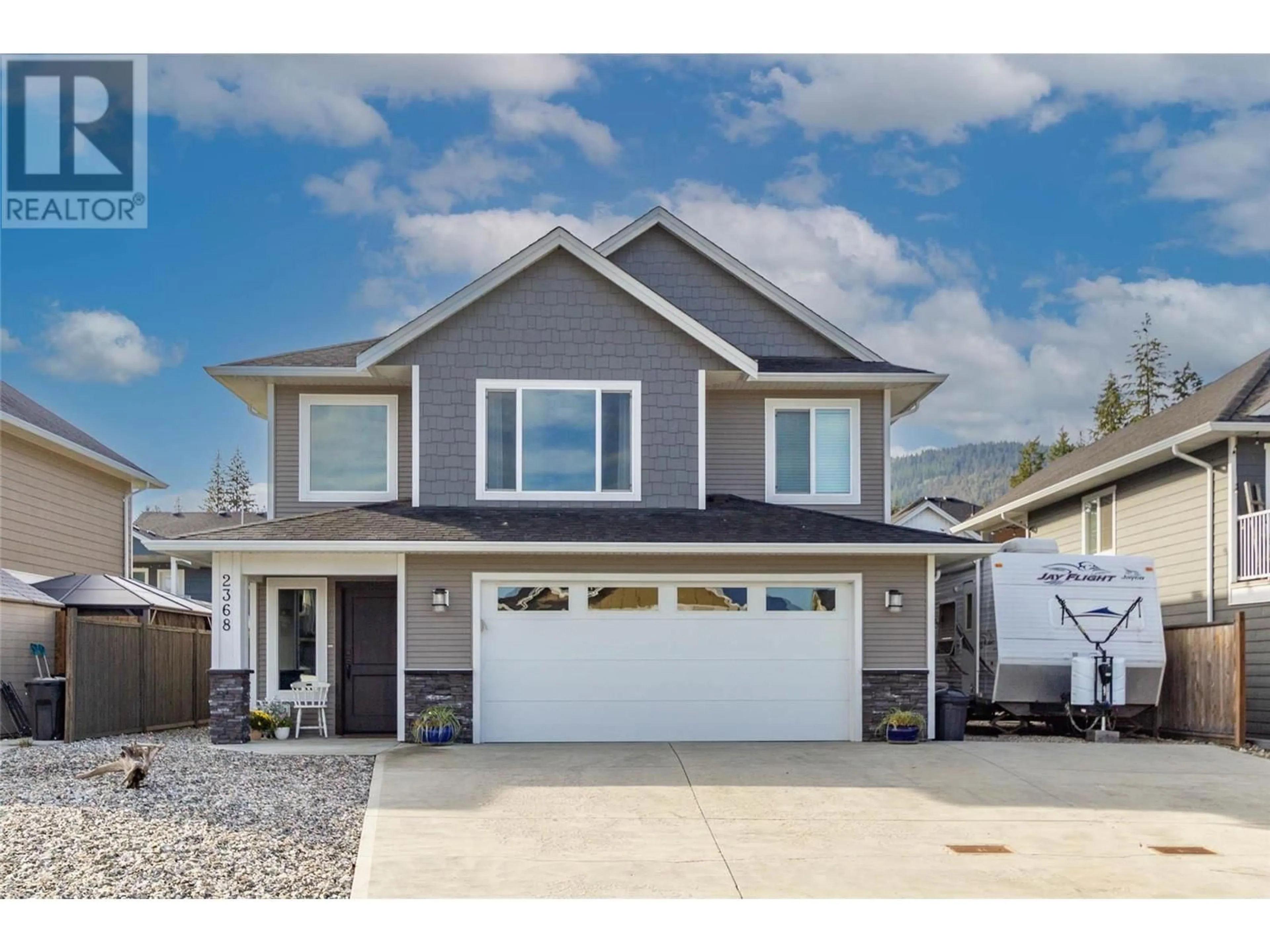 Home with vinyl exterior material, street for 2368 4B AVENUE SOUTHEAST, Salmon Arm British Columbia V1E1K9