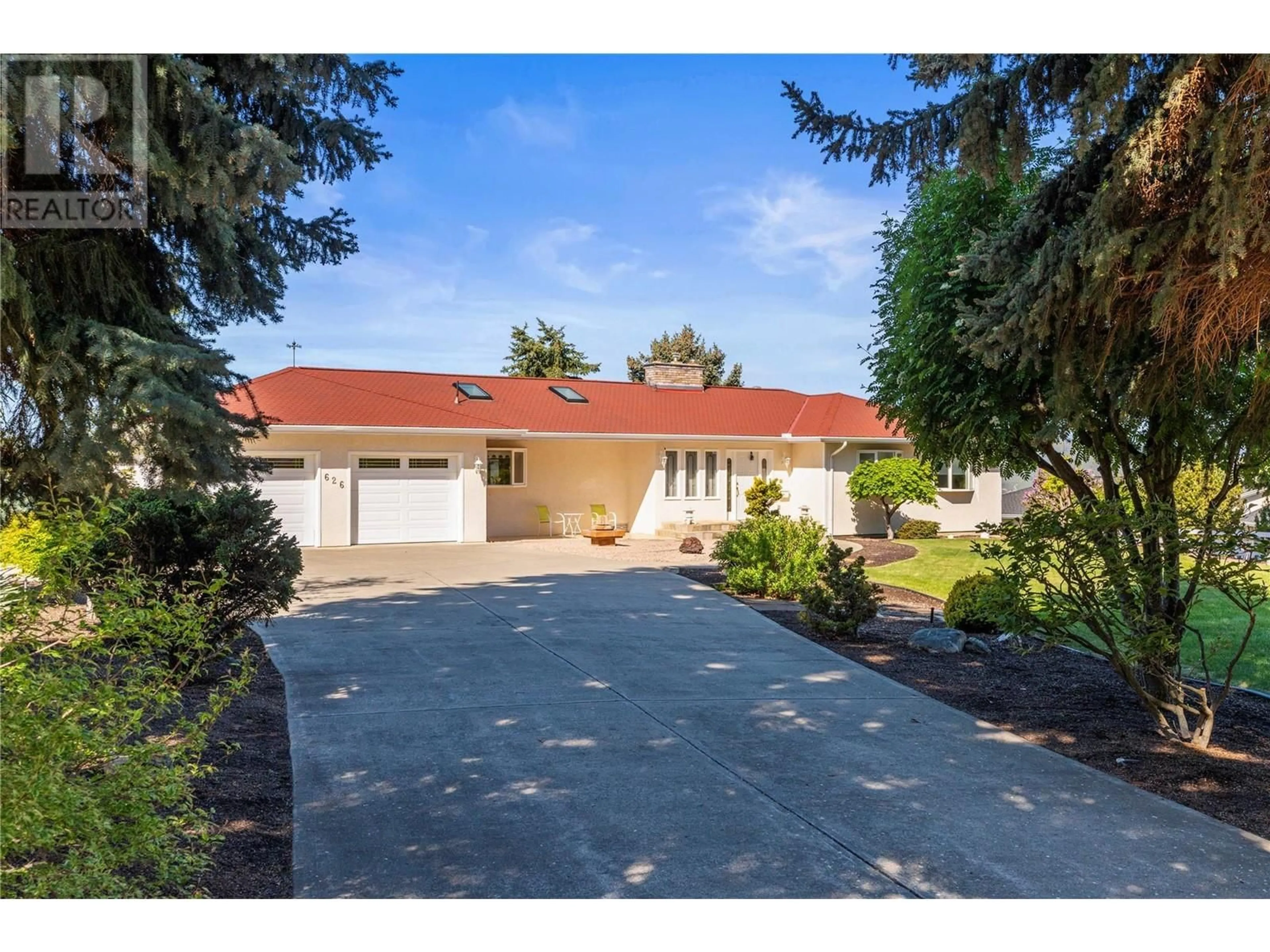 A pic from outside/outdoor area/front of a property/back of a property/a pic from drone, street for 626 UPLAND DRIVE, Coldstream British Columbia V1B2X8