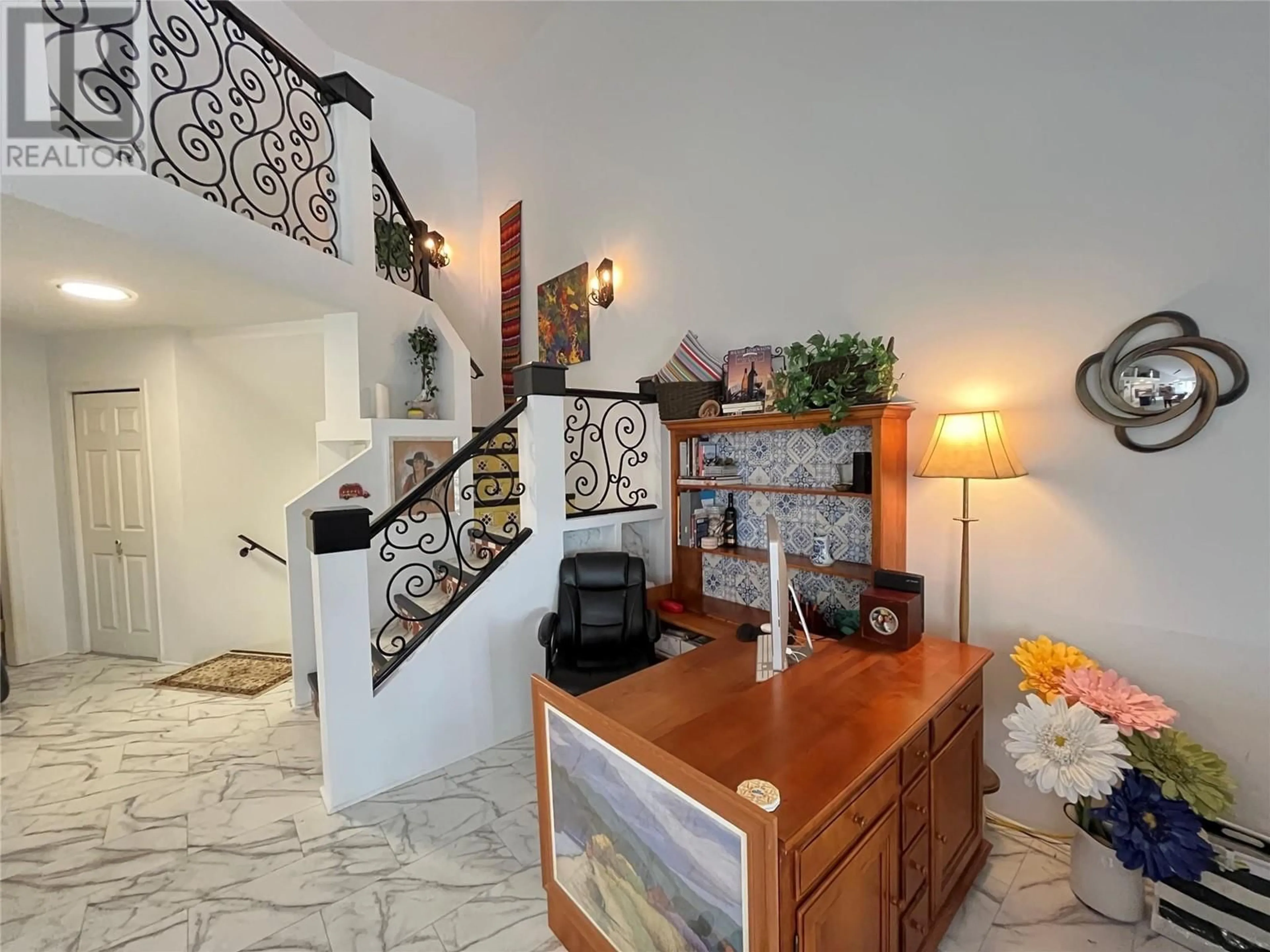 Indoor foyer for 203 - 3179 VIA CENTRALE ROAD, Kelowna British Columbia V1V2J5