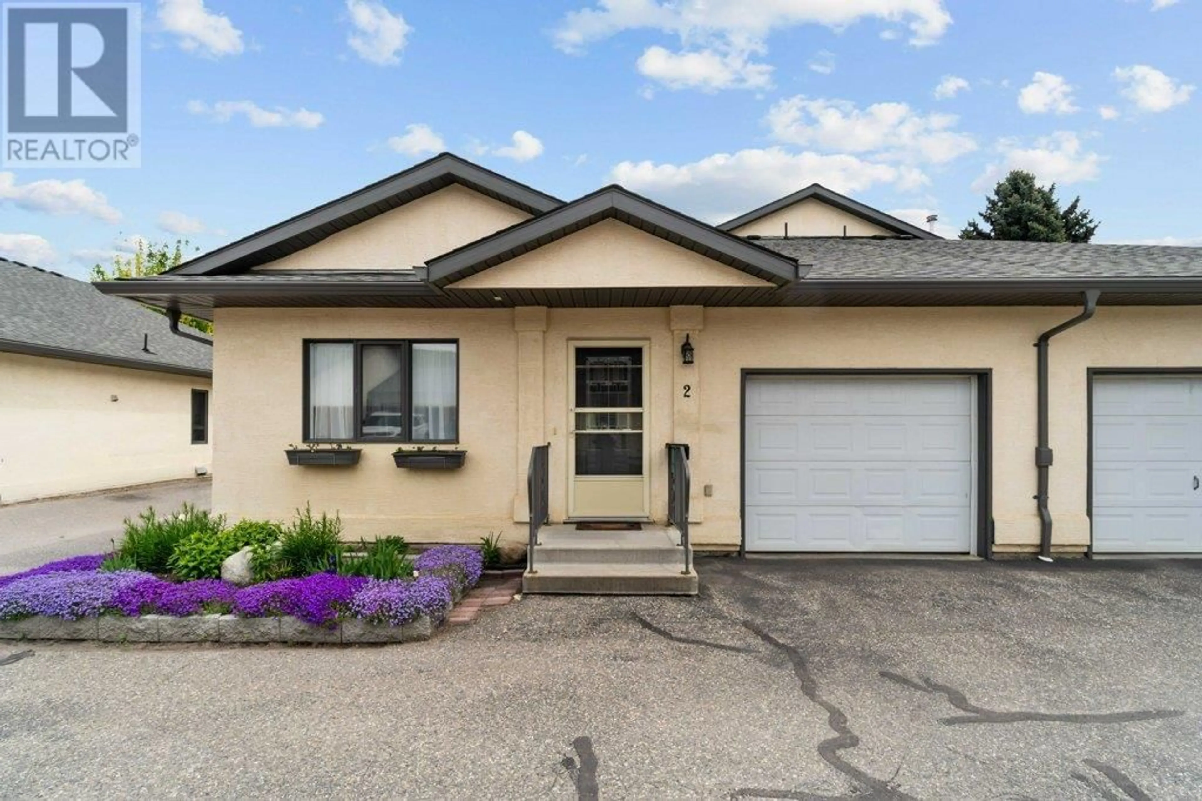 Home with vinyl exterior material, street for 2 - 780 10 STREET SOUTHWEST, Salmon Arm British Columbia V1E1L9