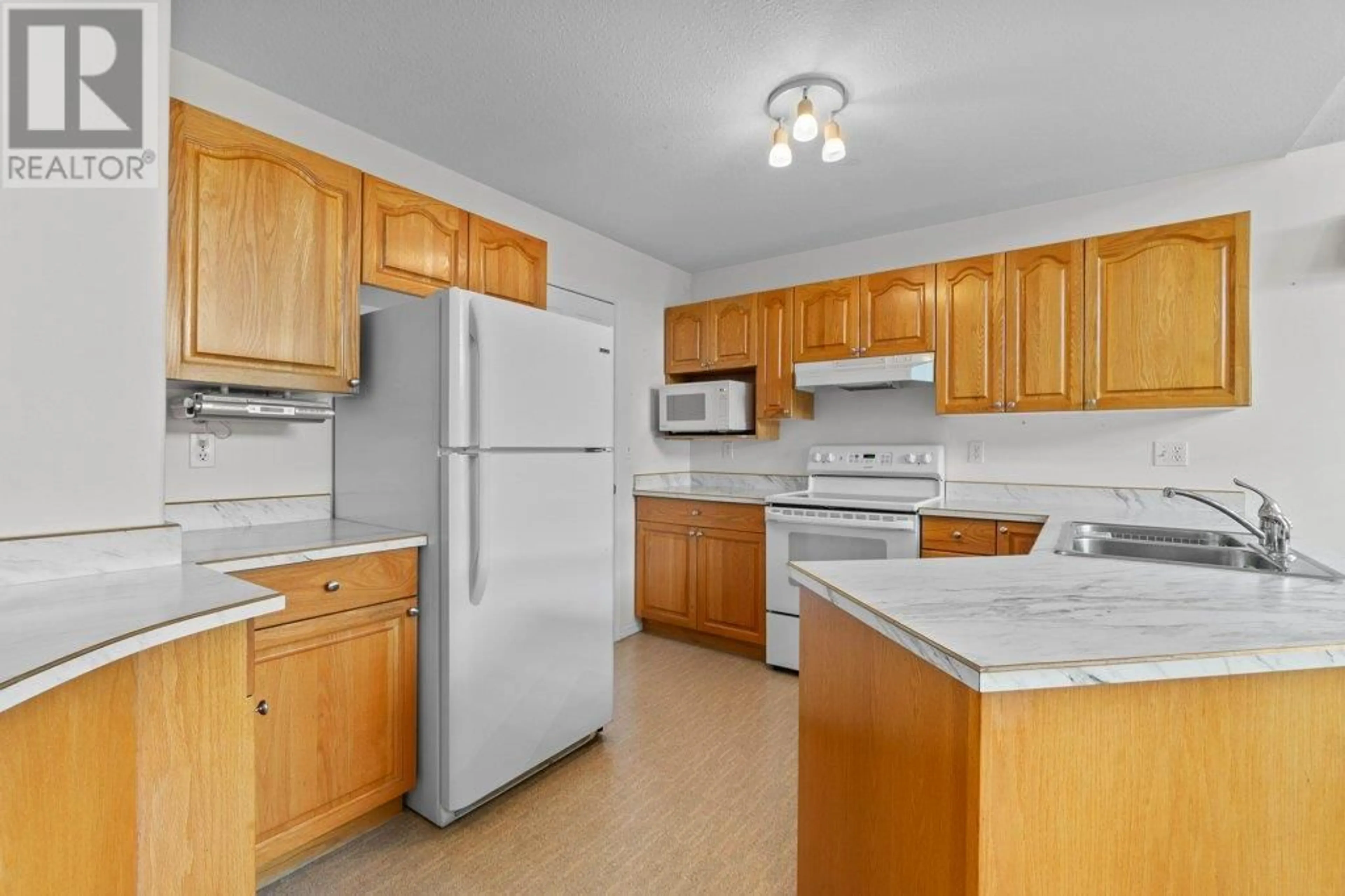 Standard kitchen, unknown for 2 - 780 10 STREET SOUTHWEST, Salmon Arm British Columbia V1E1L9