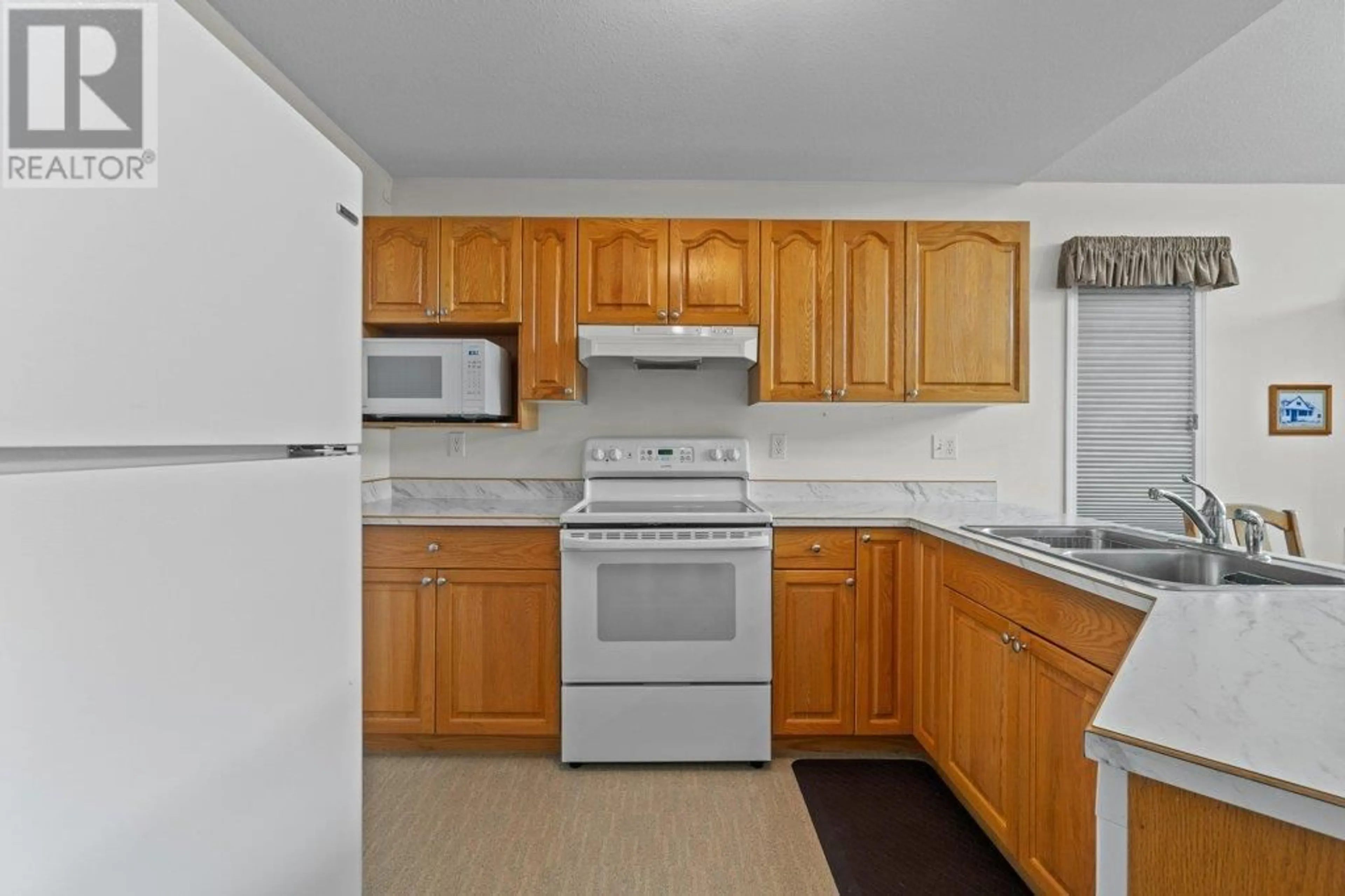 Standard kitchen, unknown for 2 - 780 10 STREET SOUTHWEST, Salmon Arm British Columbia V1E1L9