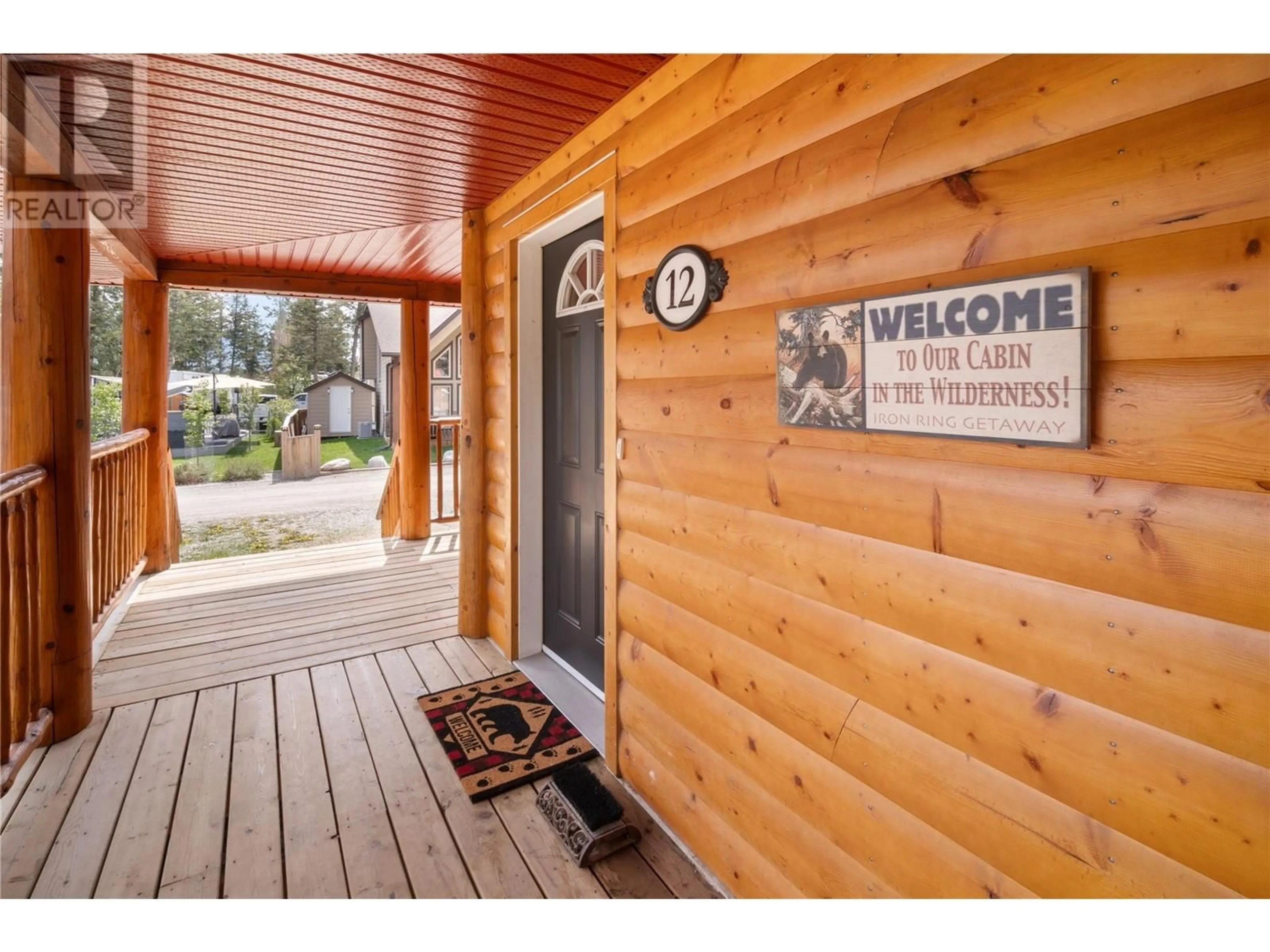 Indoor entryway for 12 - 4868 RIVERVIEW DRIVE, Edgewater British Columbia V0A1E0