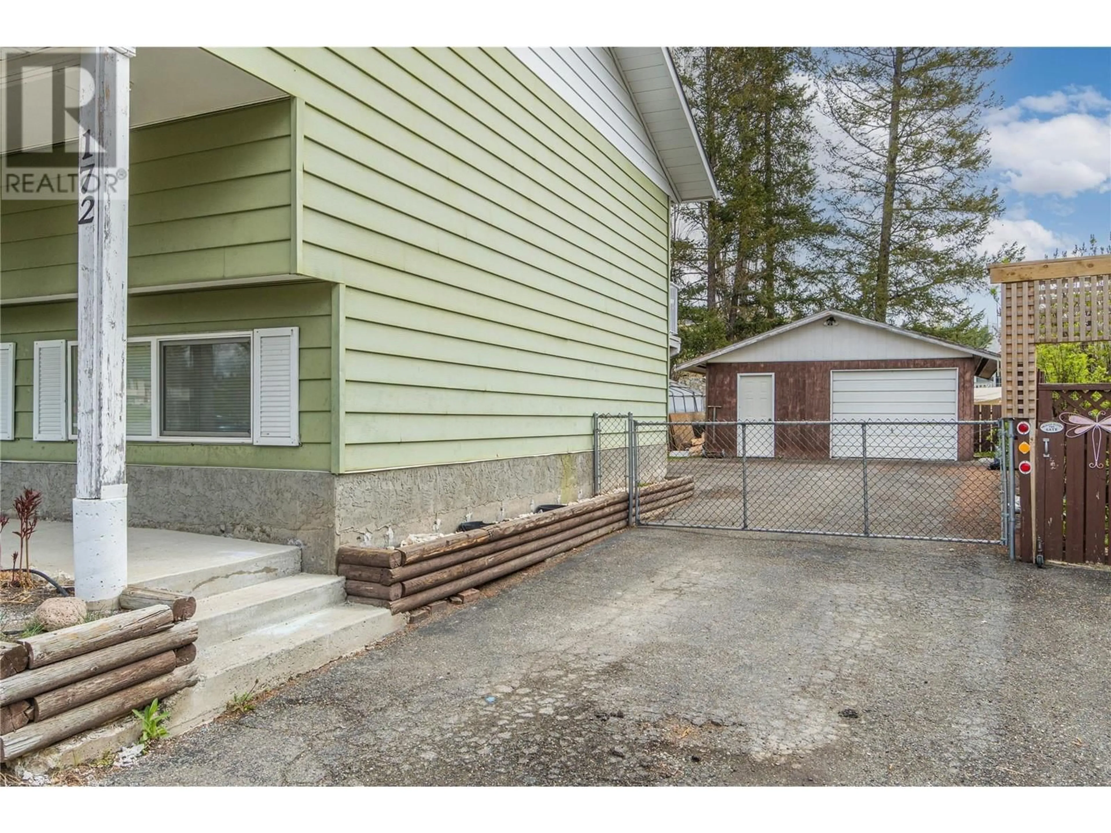 Patio, street for 172 ASPEN CRESCENT, Logan Lake British Columbia V0K1W0