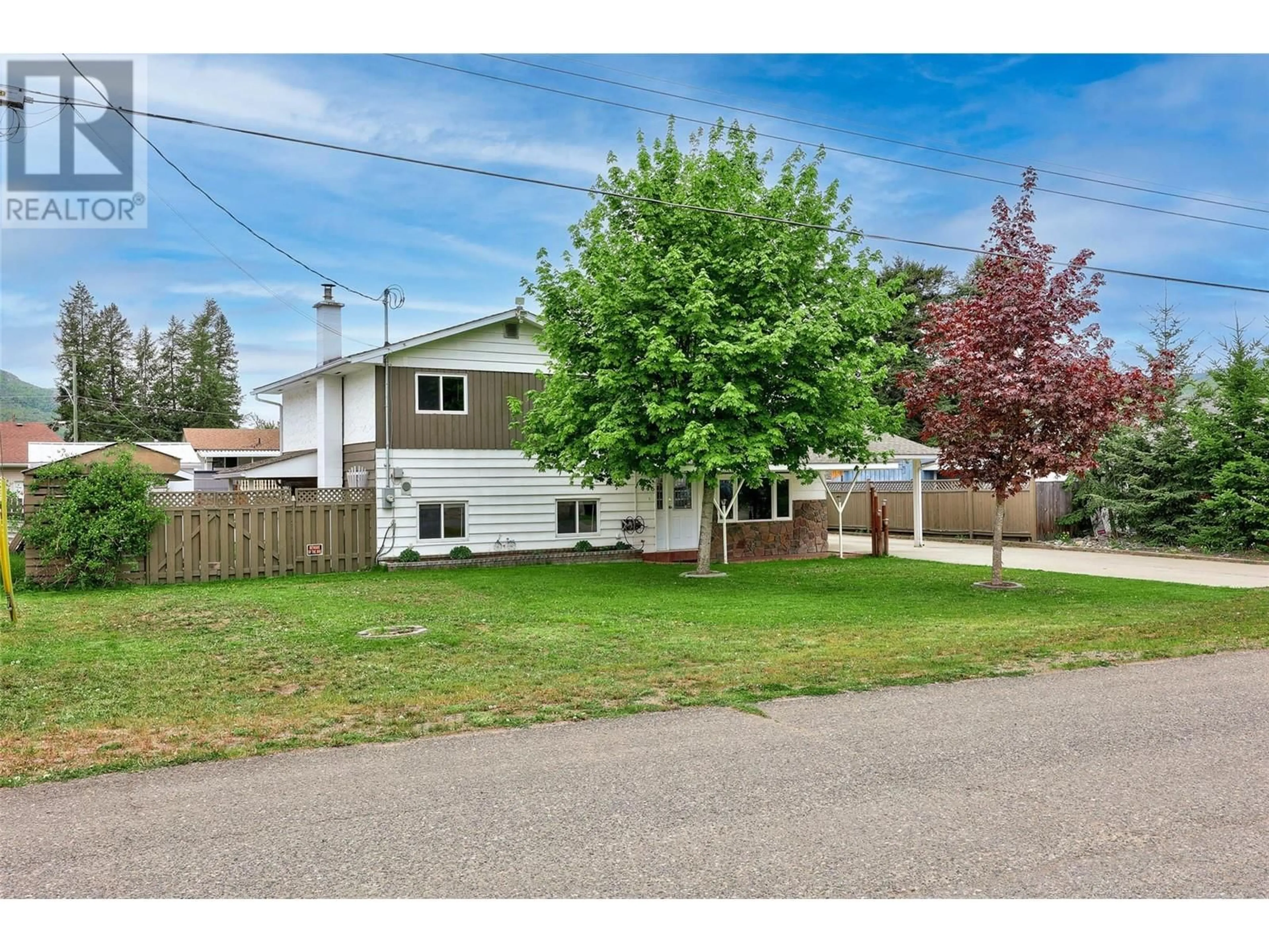 Home with vinyl exterior material, street for 446 ORIOLE WAY, Barriere British Columbia V0E1E0