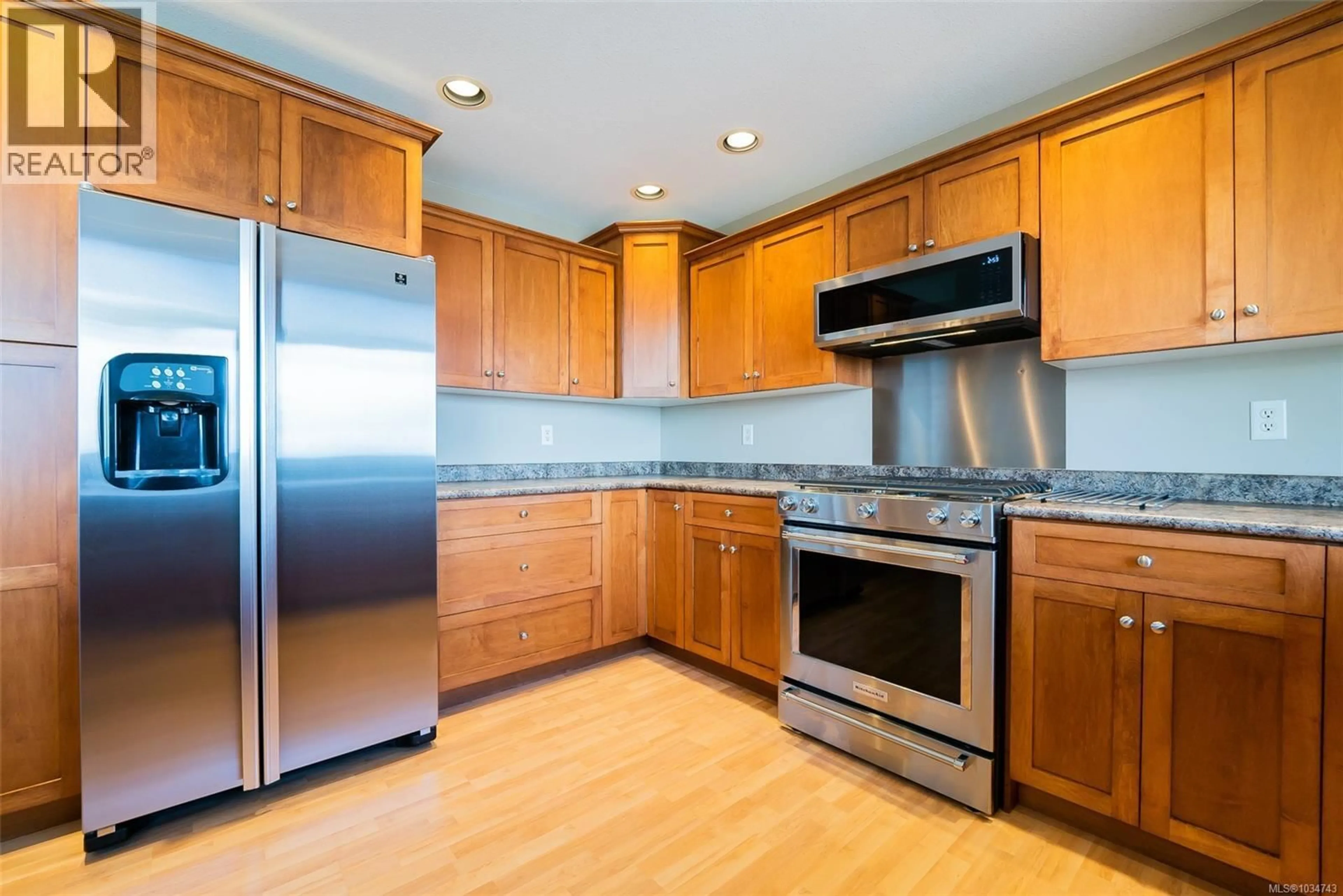 Standard kitchen, wood/laminate floor for 3893 GULFVIEW DRIVE, Nanaimo British Columbia V9T6E2