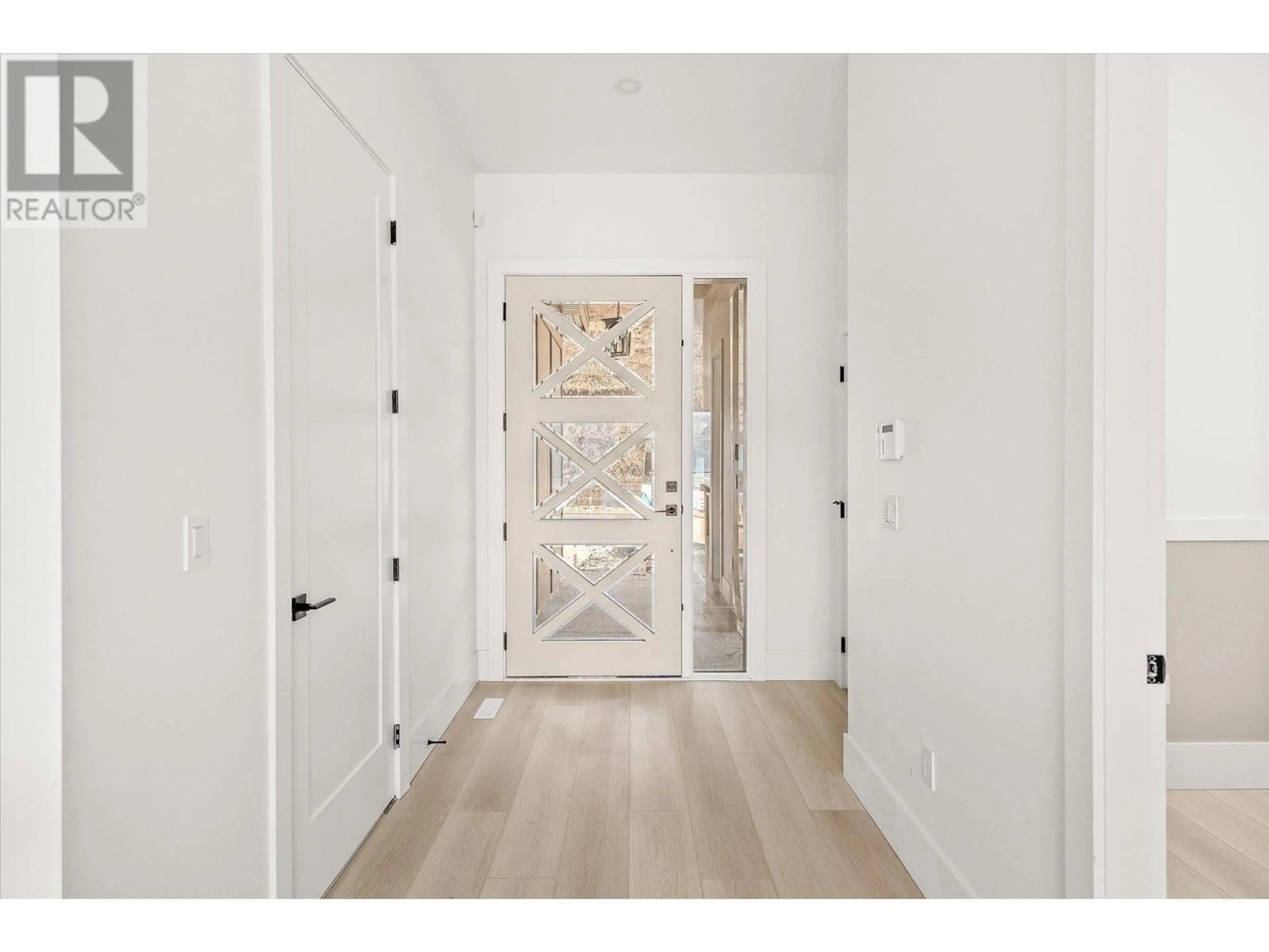 Indoor entryway for 8916 TAVISTOCK ROAD, Vernon British Columbia V1H2L4