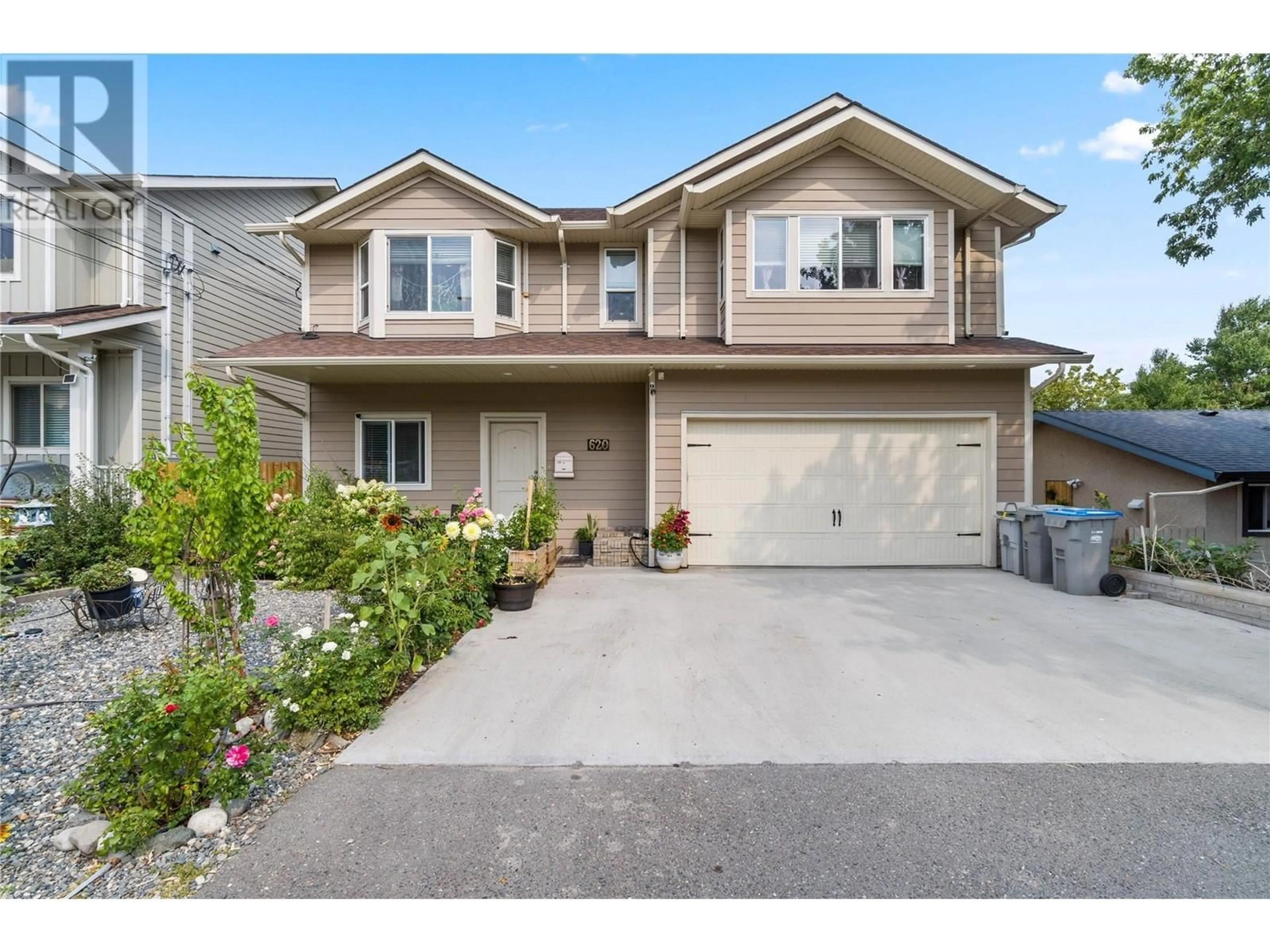 Home with vinyl exterior material, street for 620 HEMLOCK STREET, Kamloops British Columbia V2C1C5